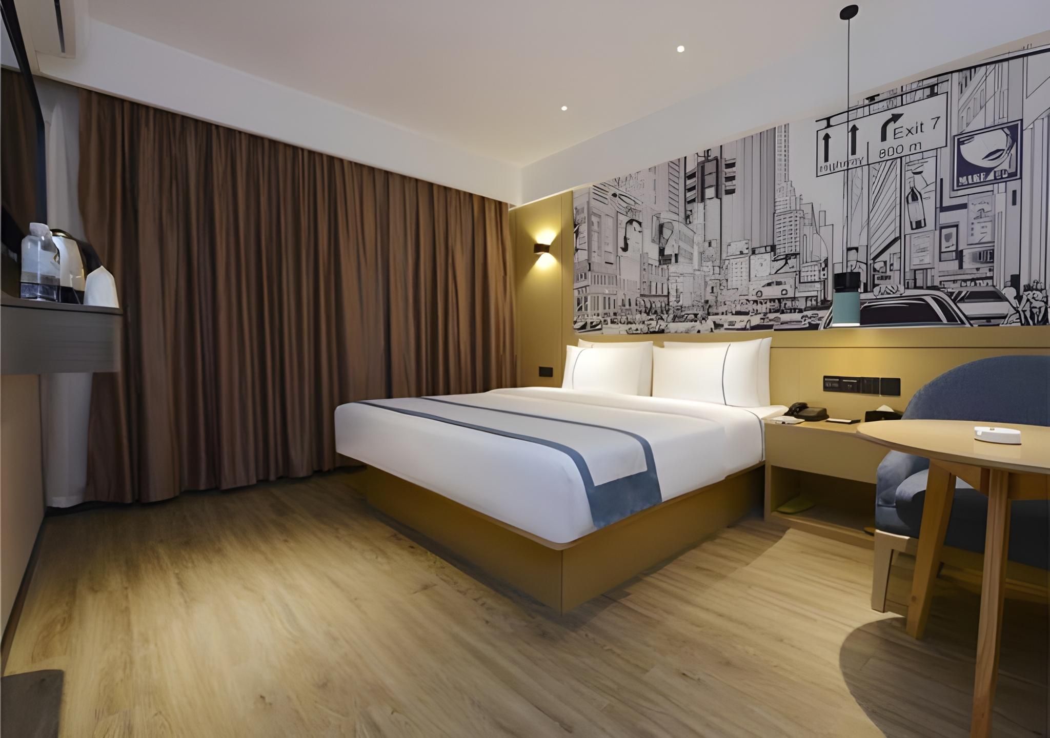 Business Queen Room