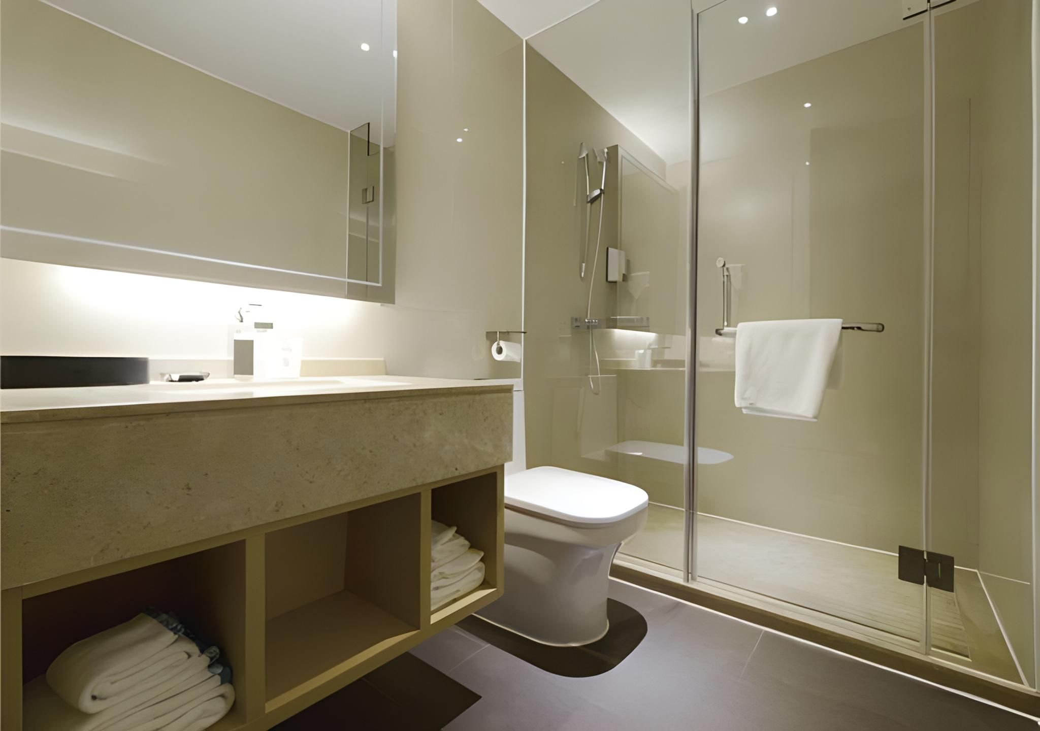 Business Queen Room