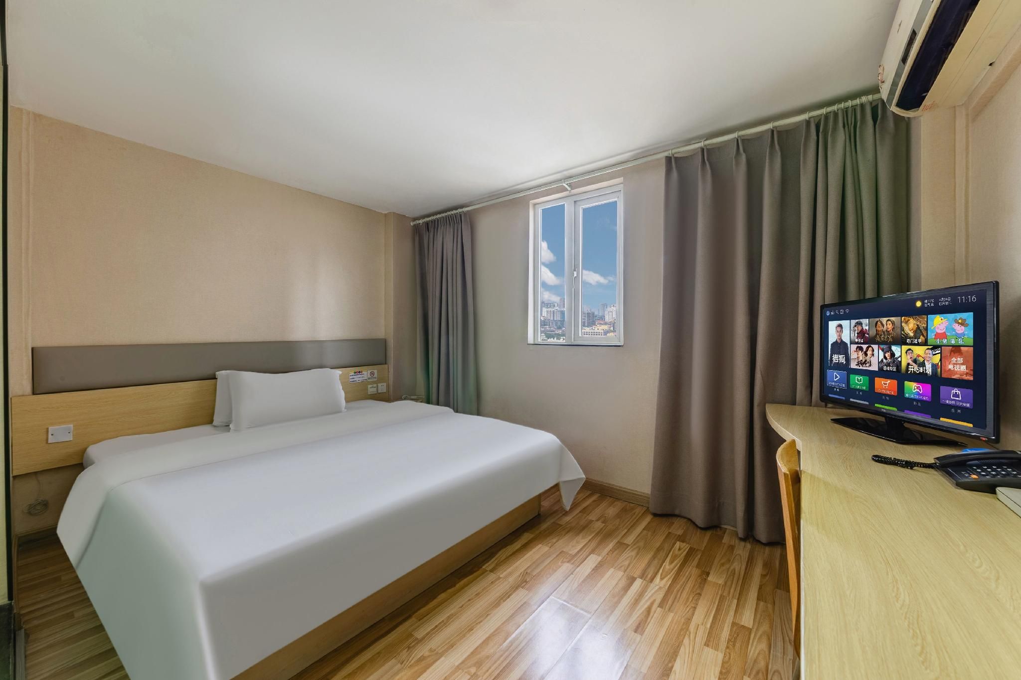Business Queen Room