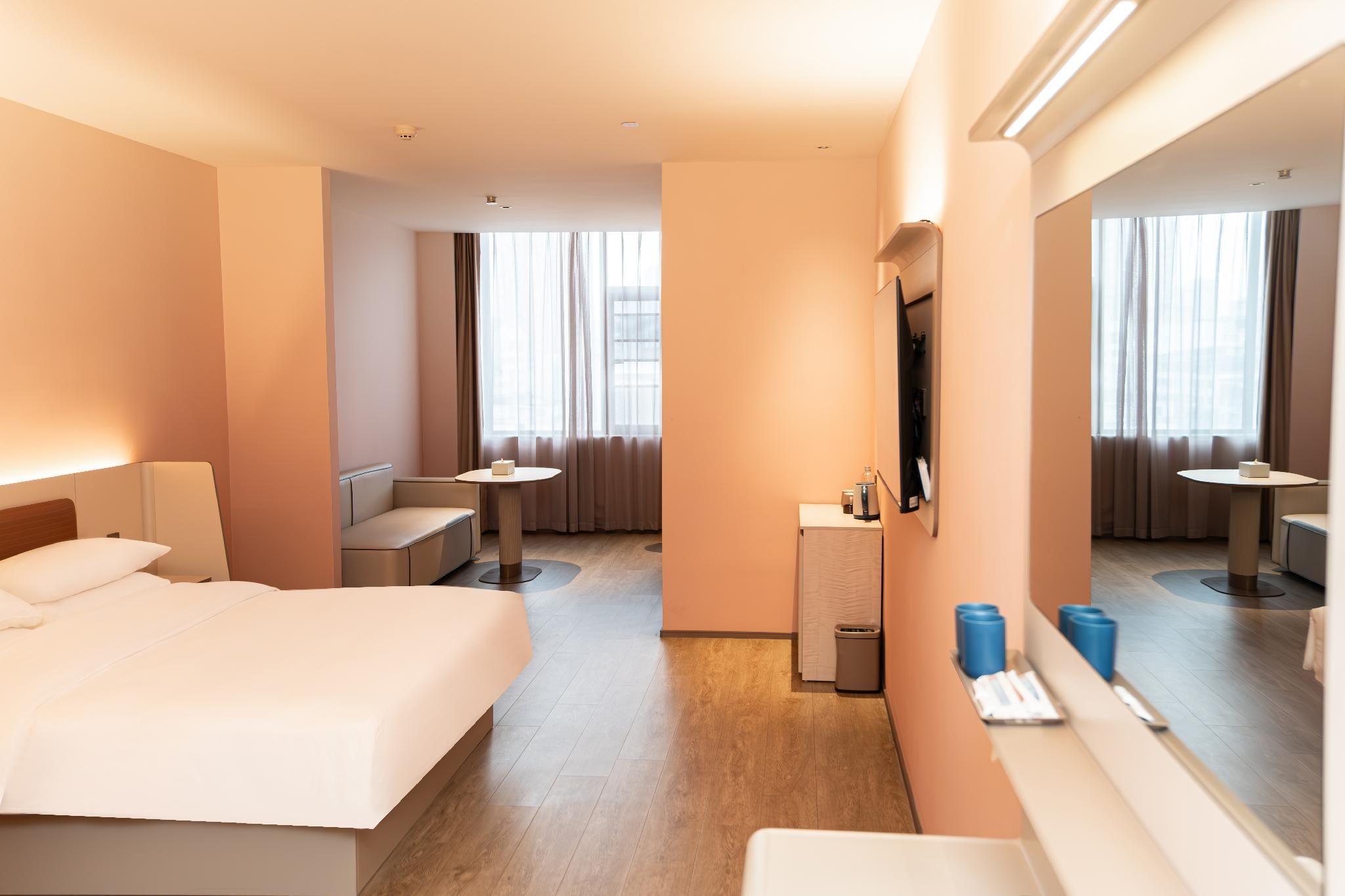 Landscape Queen Room