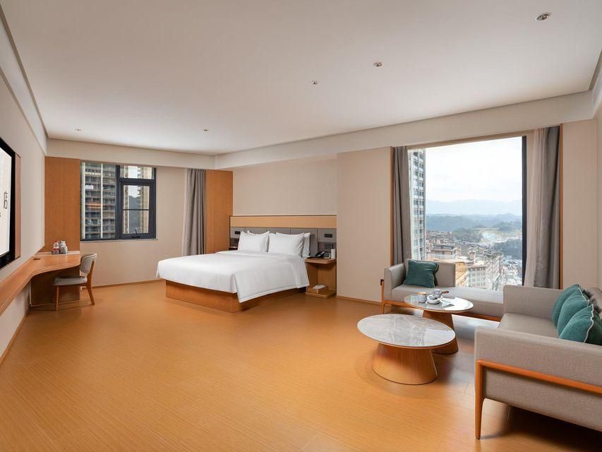 Business Queen Room