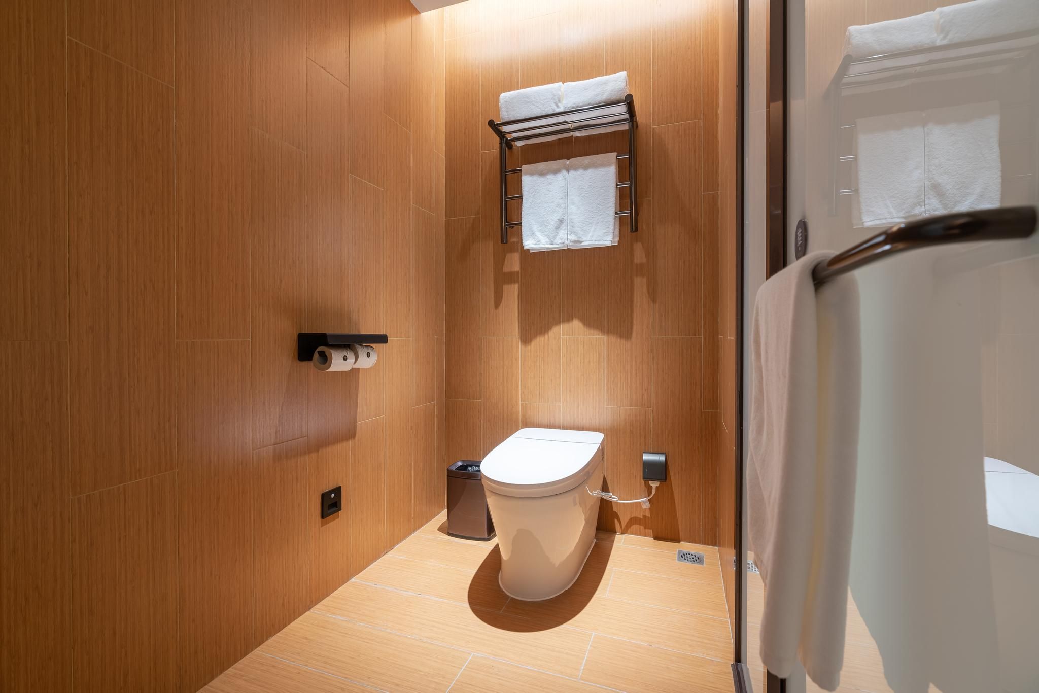 Business Queen Room
