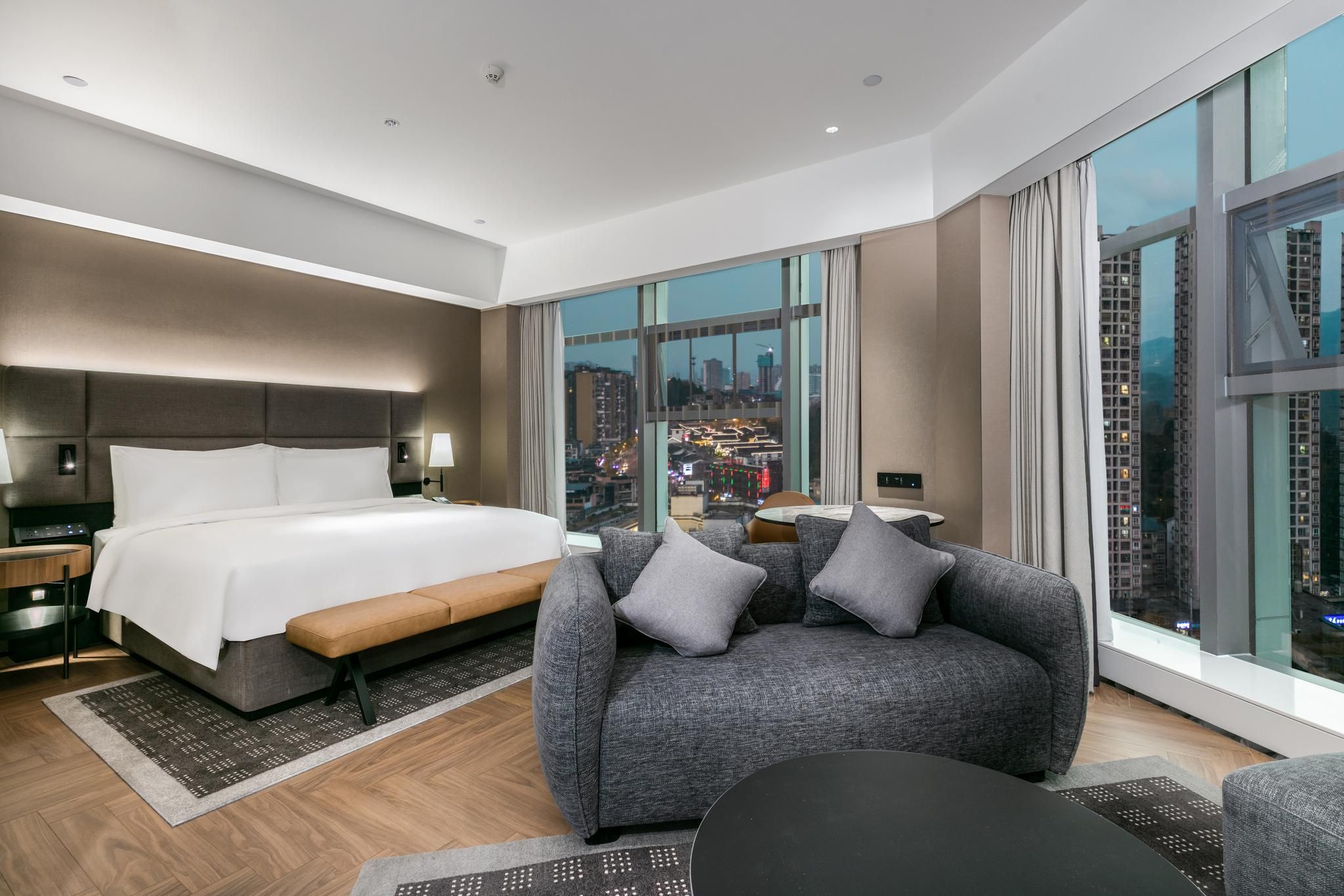 Intercity 180 Degree Scenic Executive Queen Room