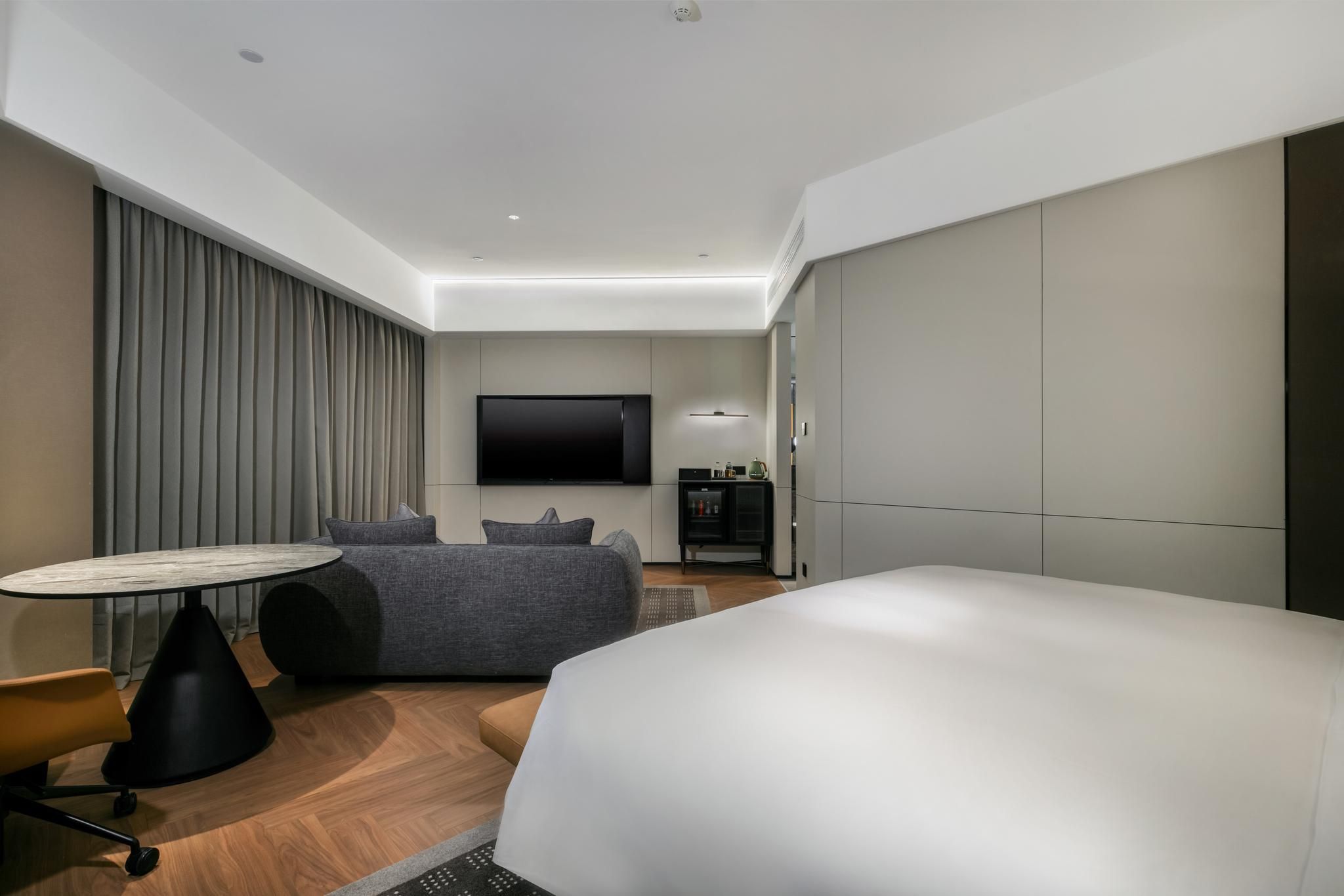 Intercity 180 Degree Scenic Executive Queen Room