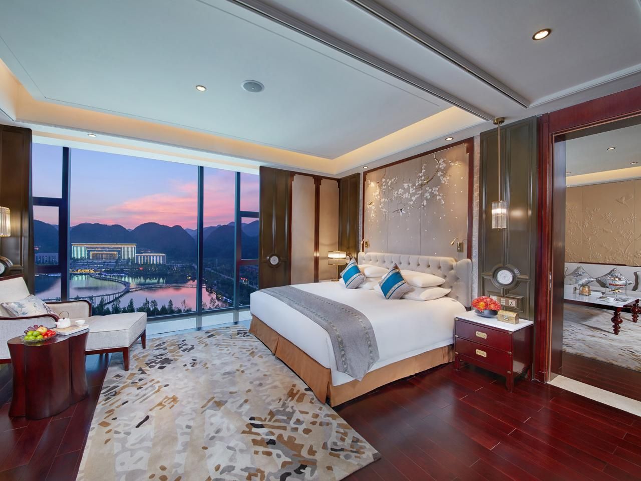 Deluxe Hot Spring Suite