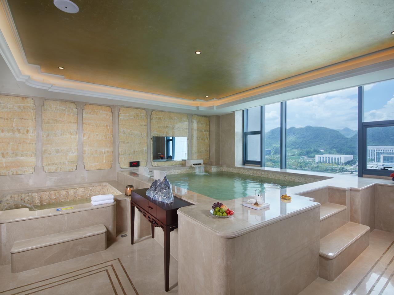 Deluxe Hot Spring Suite