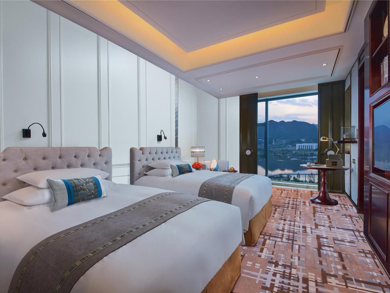 New Century Lake View Twin Room