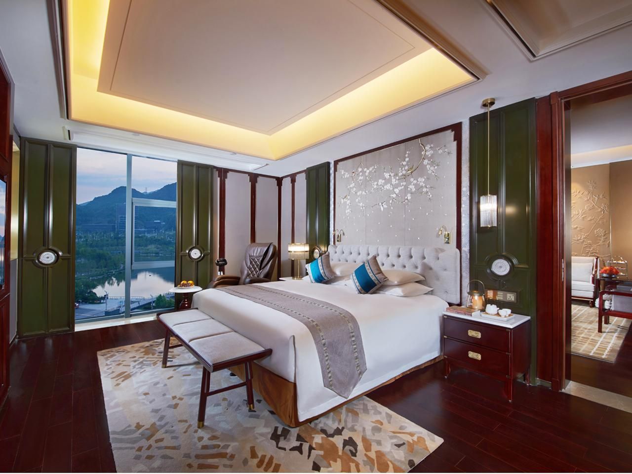 Superior Suite with Lake View