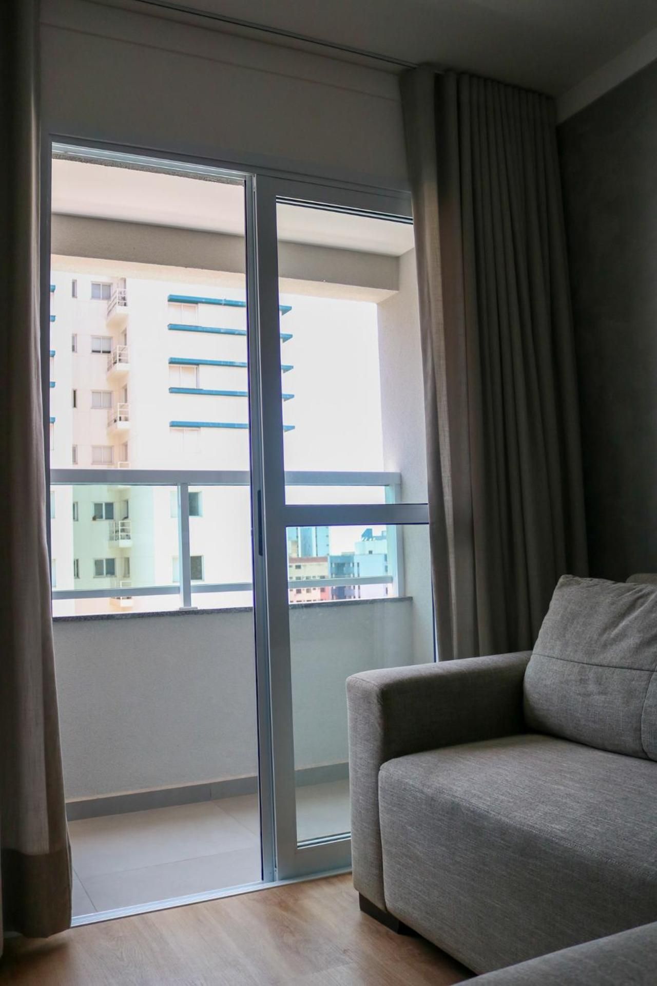 Apartment with Pool View 