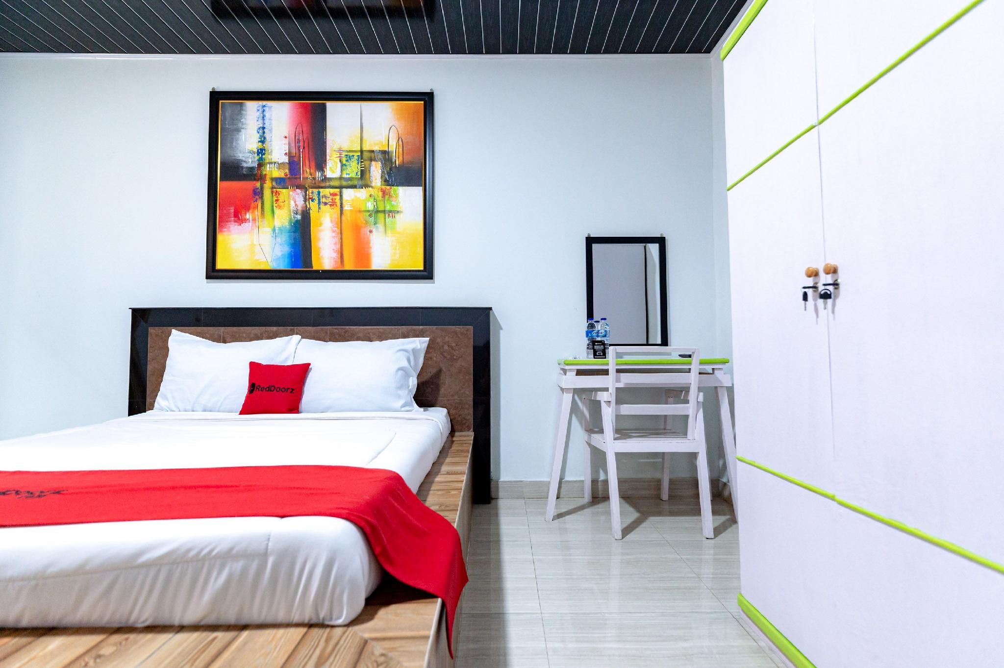 RedDoorz near Universitas Simalungun Pematangsiant Premium Room 3