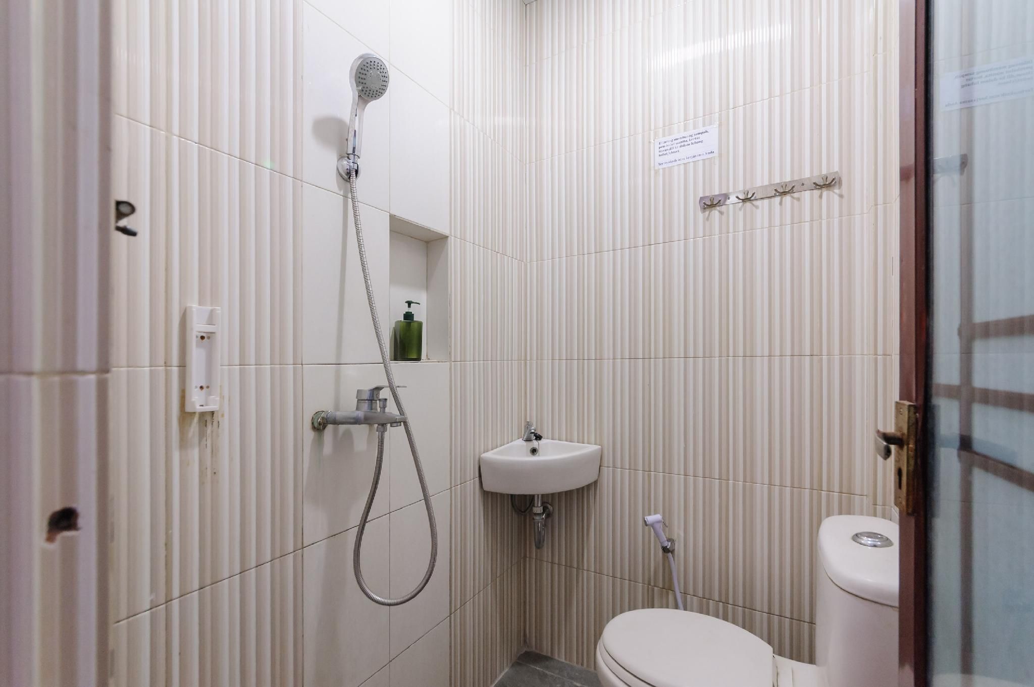 RedDoorz @ Best Hotel Jalan Dr. Sutomo Siantar Premium 3