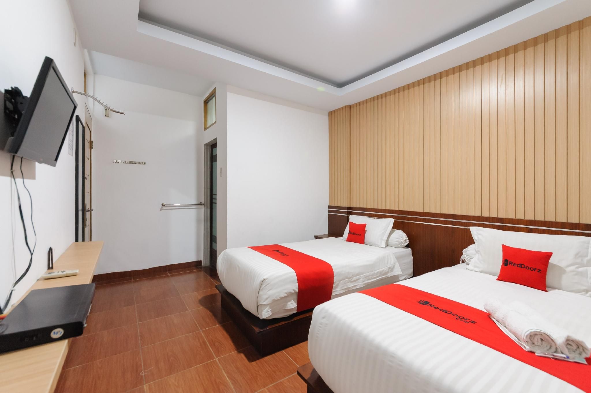 RedDoorz @ Best Hotel Jalan Dr. Sutomo Siantar Deluxe Twin Room 2