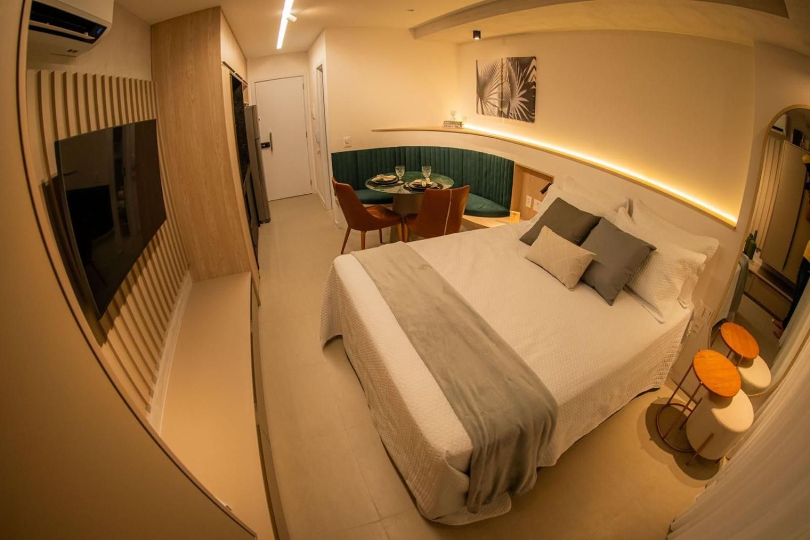 DELUXE APARTMENT
