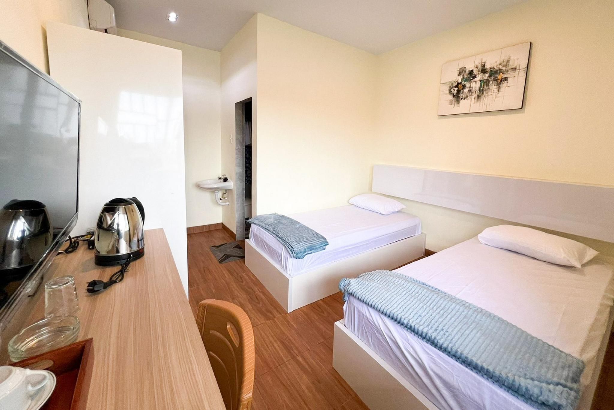 RedDoorz @ Pematangsiantar 3 Twin Room 2