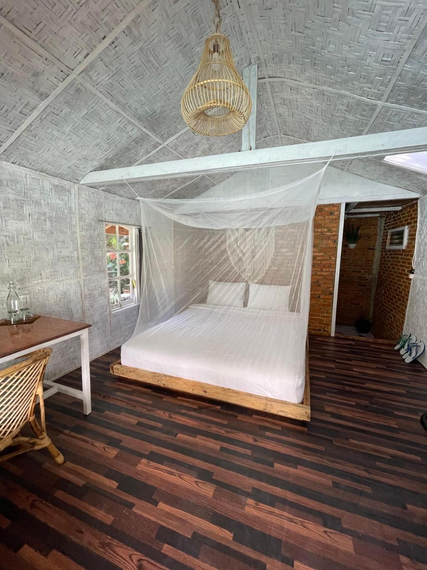 Hub Tata Guesthouse Double Room with Balcony 2