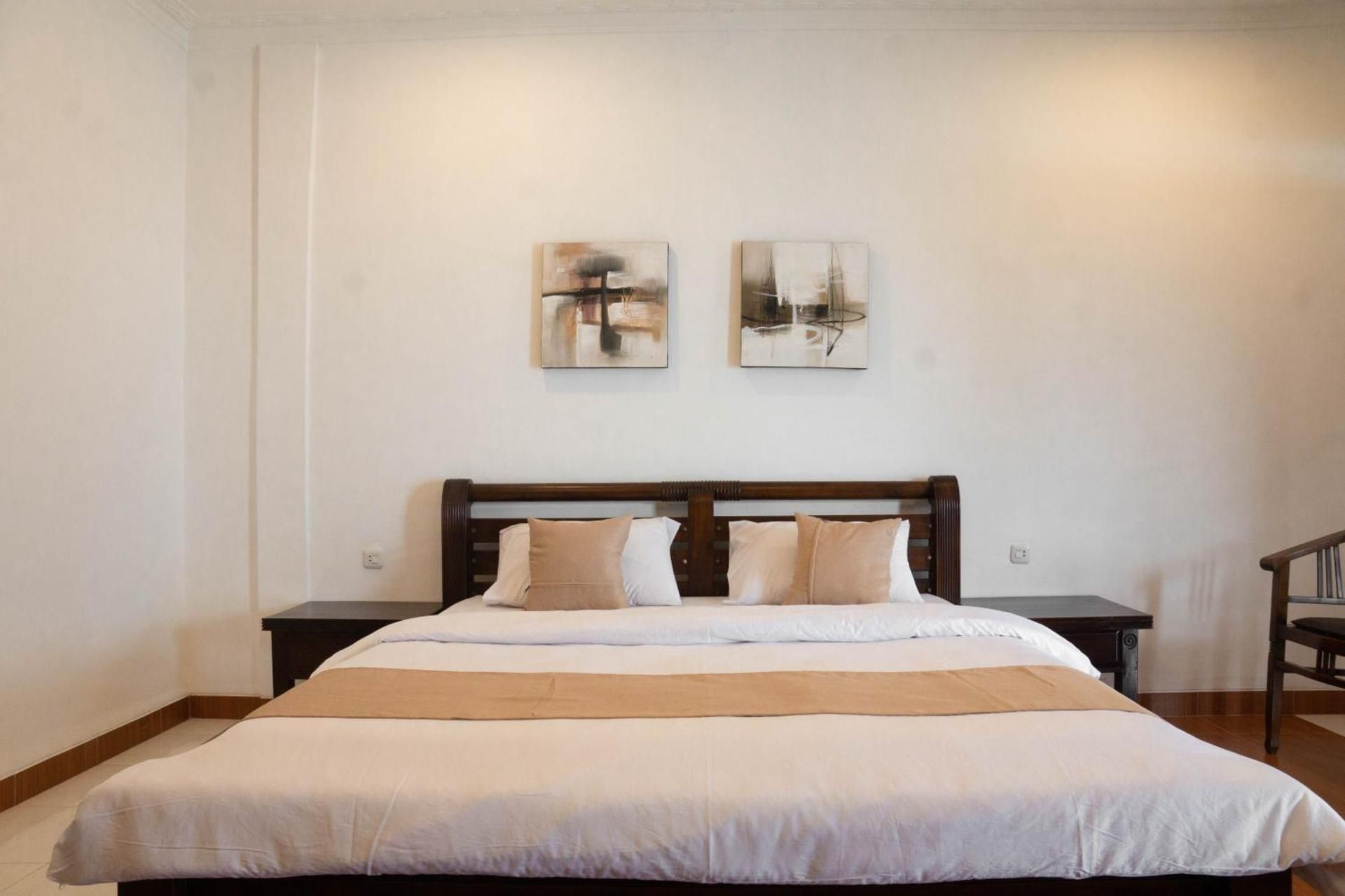 Toledo Inn Deluxe Double or Twin Room with Lake View