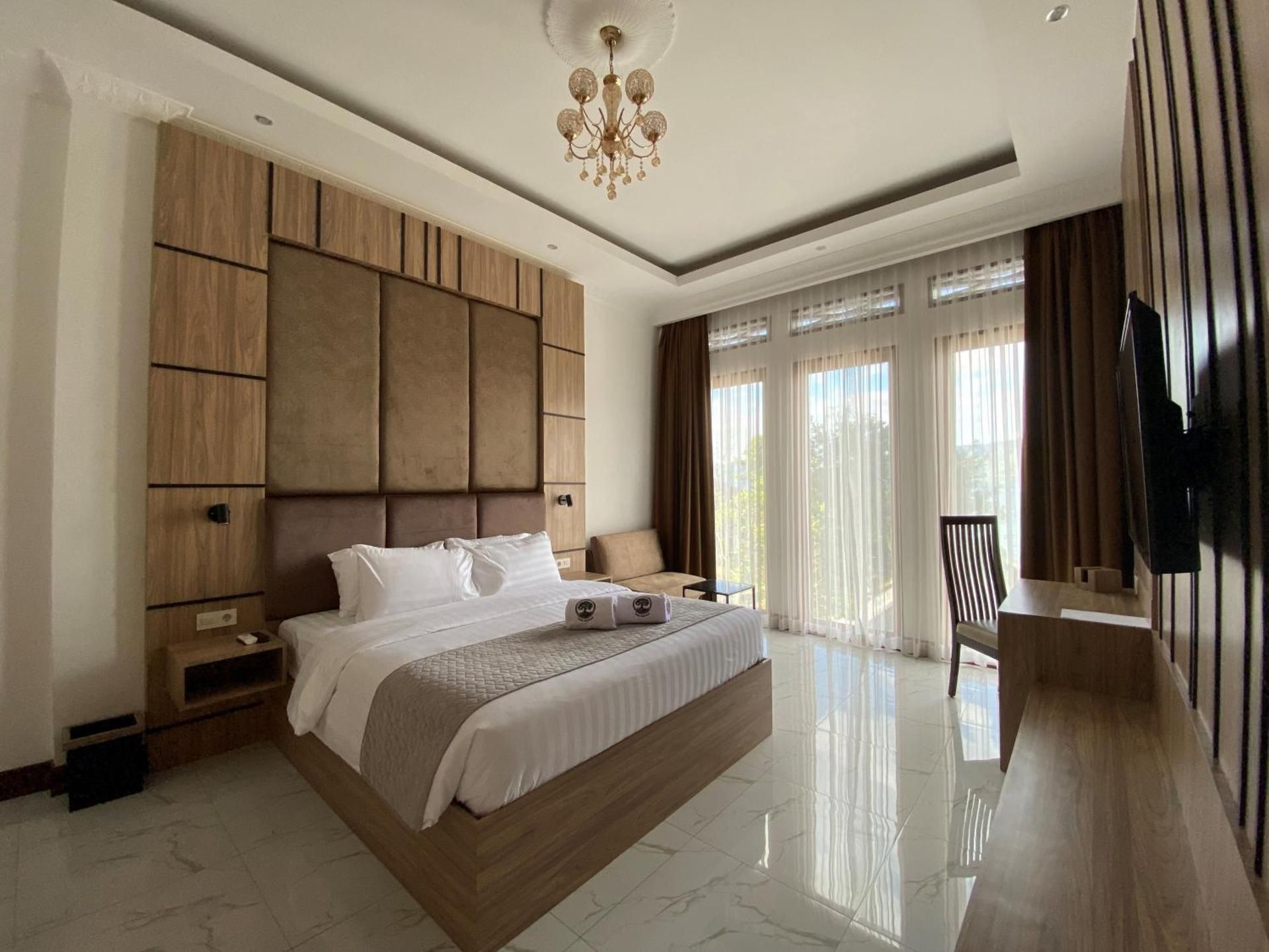 Queen Room with Pool View