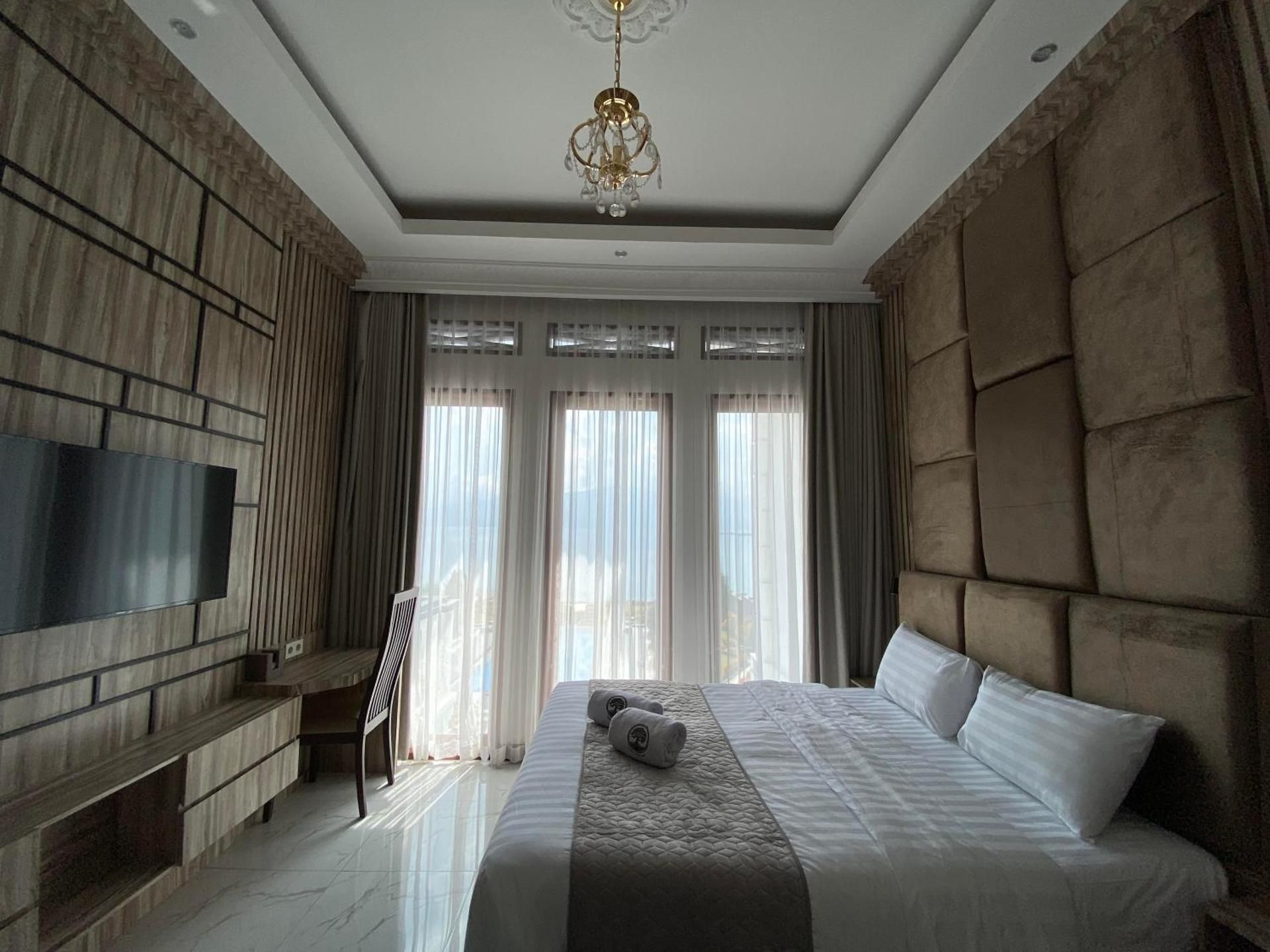 King Room with Lake View