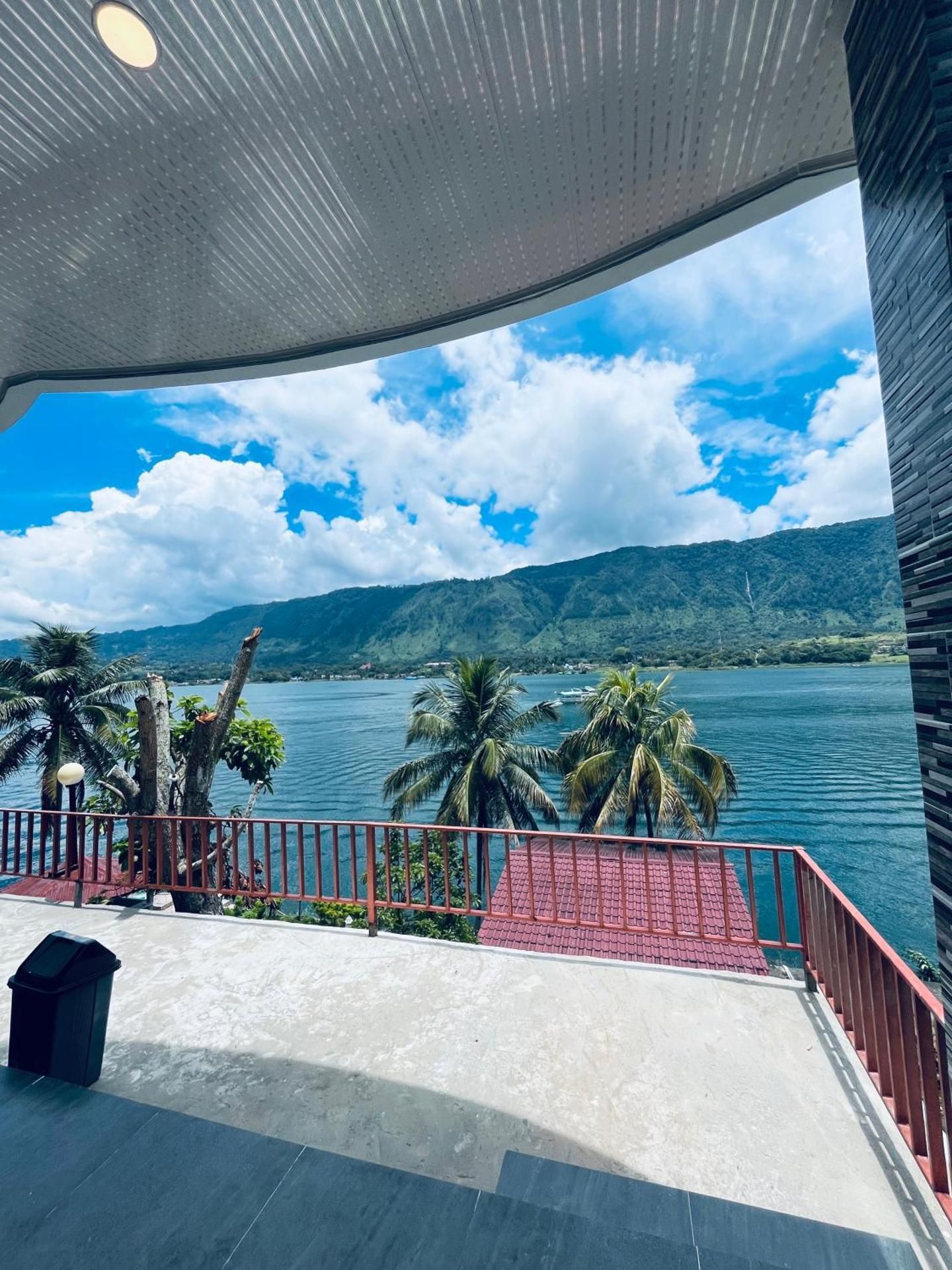 Family Room with Lake View