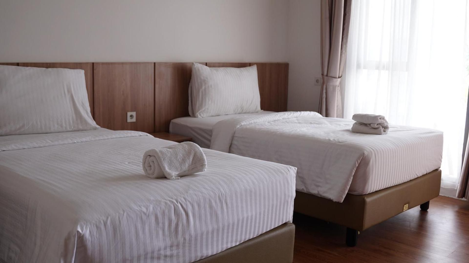 Twin Room with Lake View