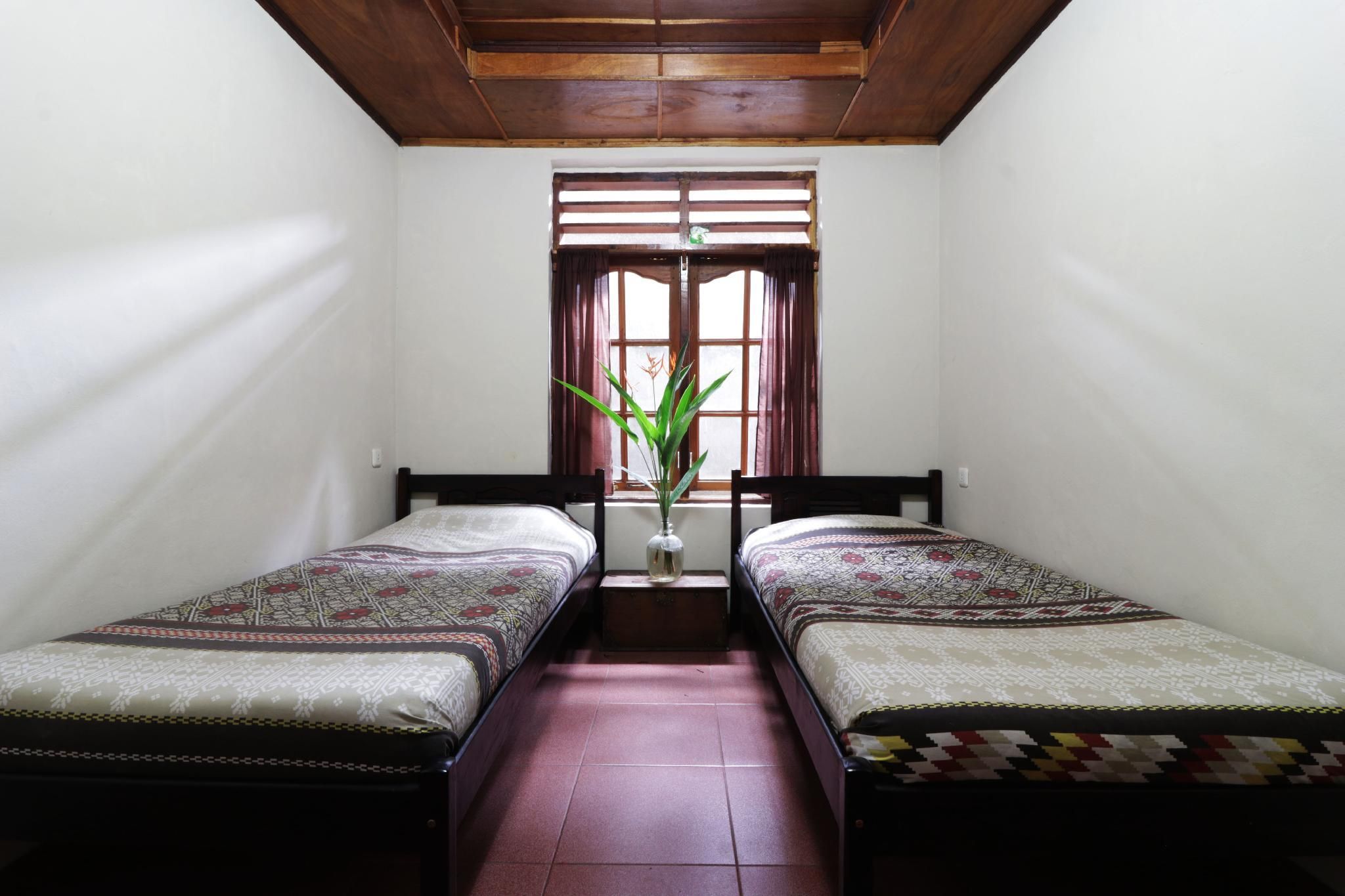 Superior Twin Room with Shared Bathroom