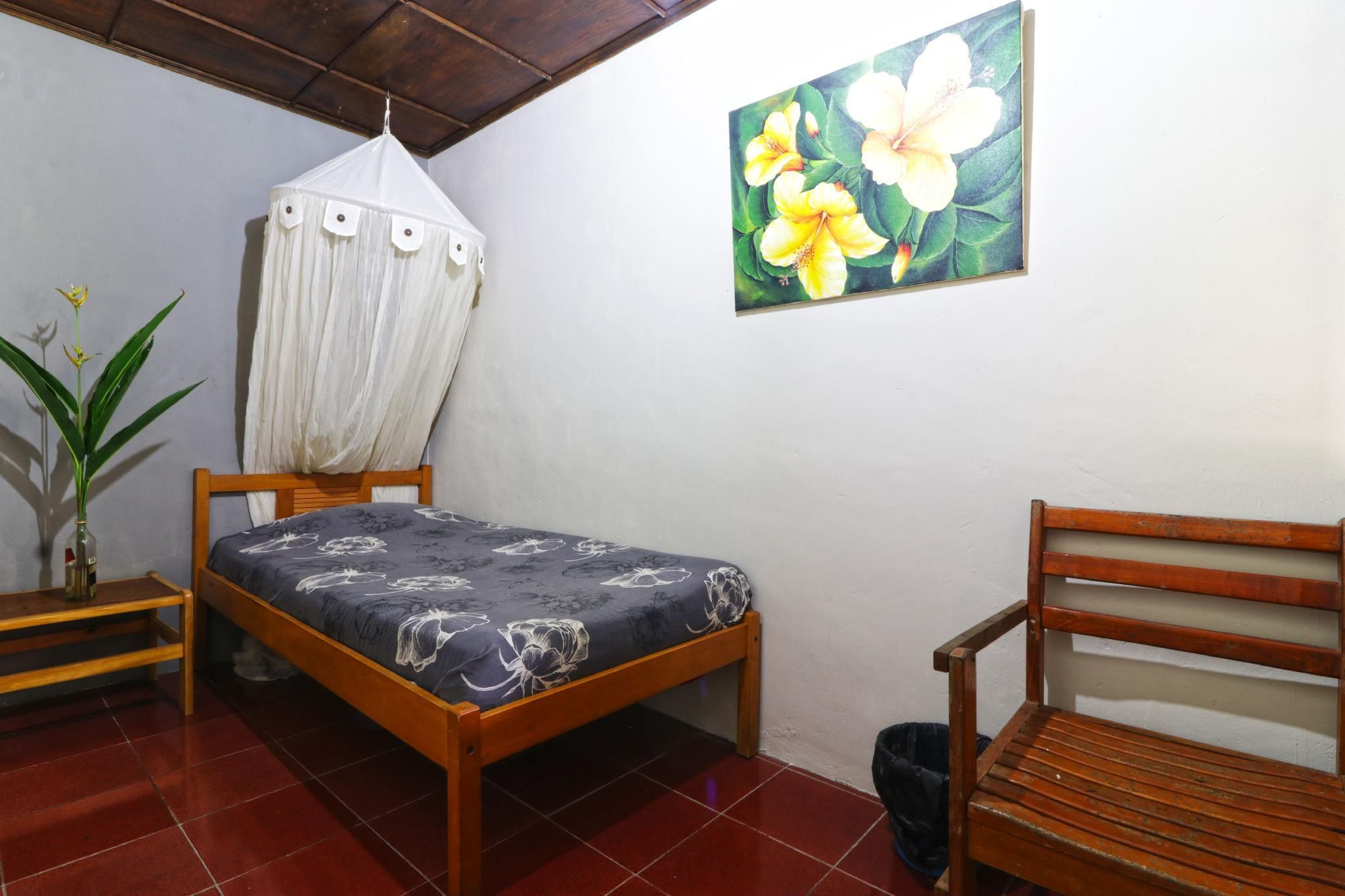 Bagus Bay Guest House Single Room Shared Bathroom