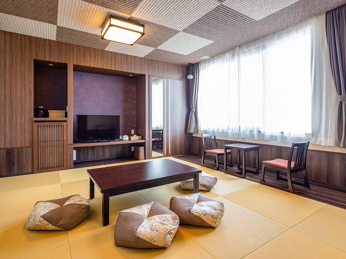 Superior Japanese-Style Room with 12 Tatami, Shower Only, Non-Smoking