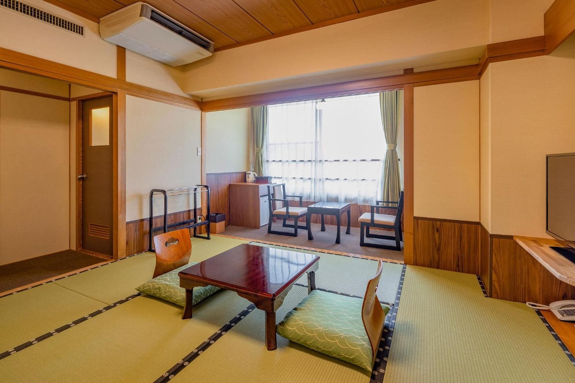 Economy Japanese-Style-Room 31 sqm - Shared Bathroom - Non-Smoking