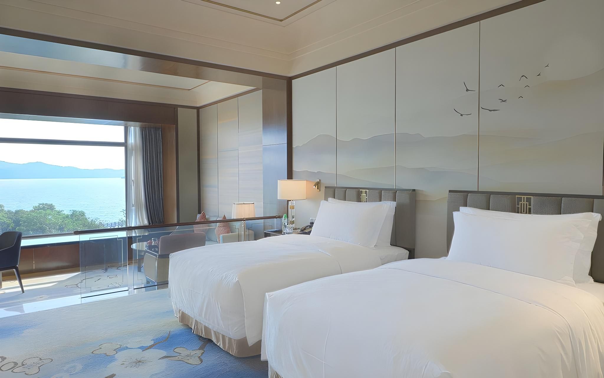 Castle Deluxe Room - Lake-View (2 beds)