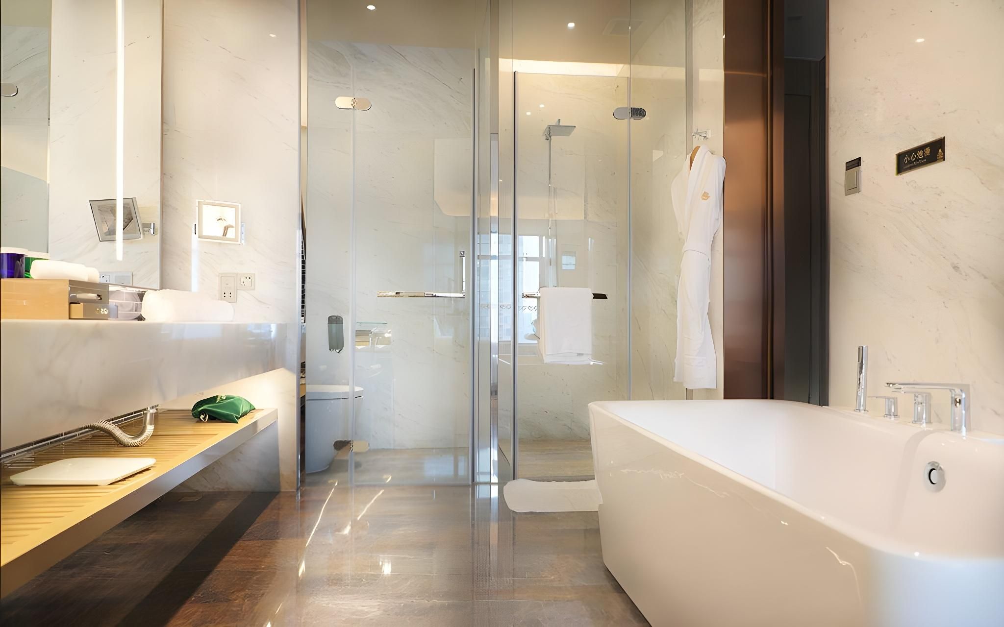 Chateau Star River Shanwei Castle Deluxe Room - Lake-View (Queen bed) 3