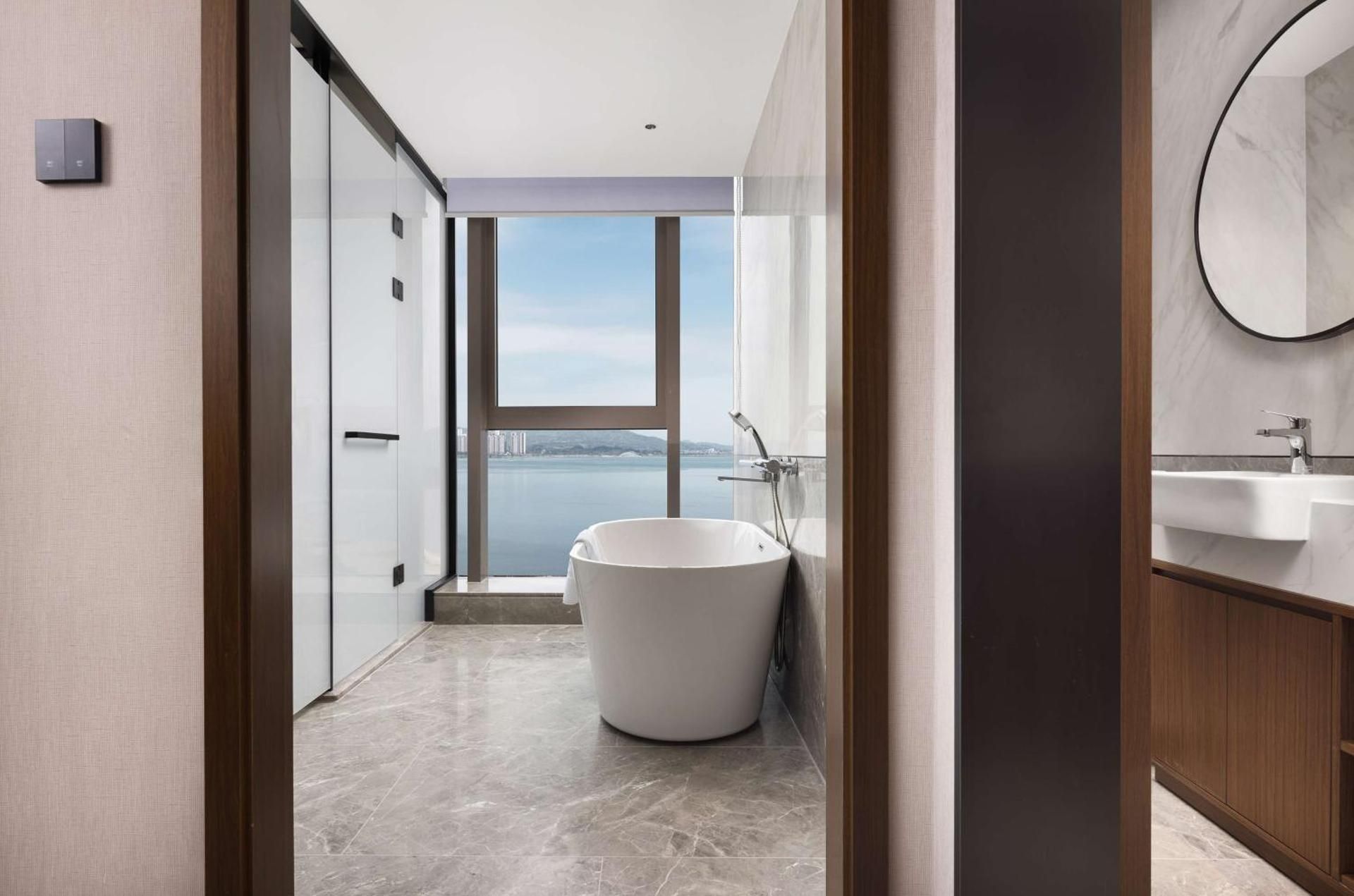 Deluxe King Suite - Sea View