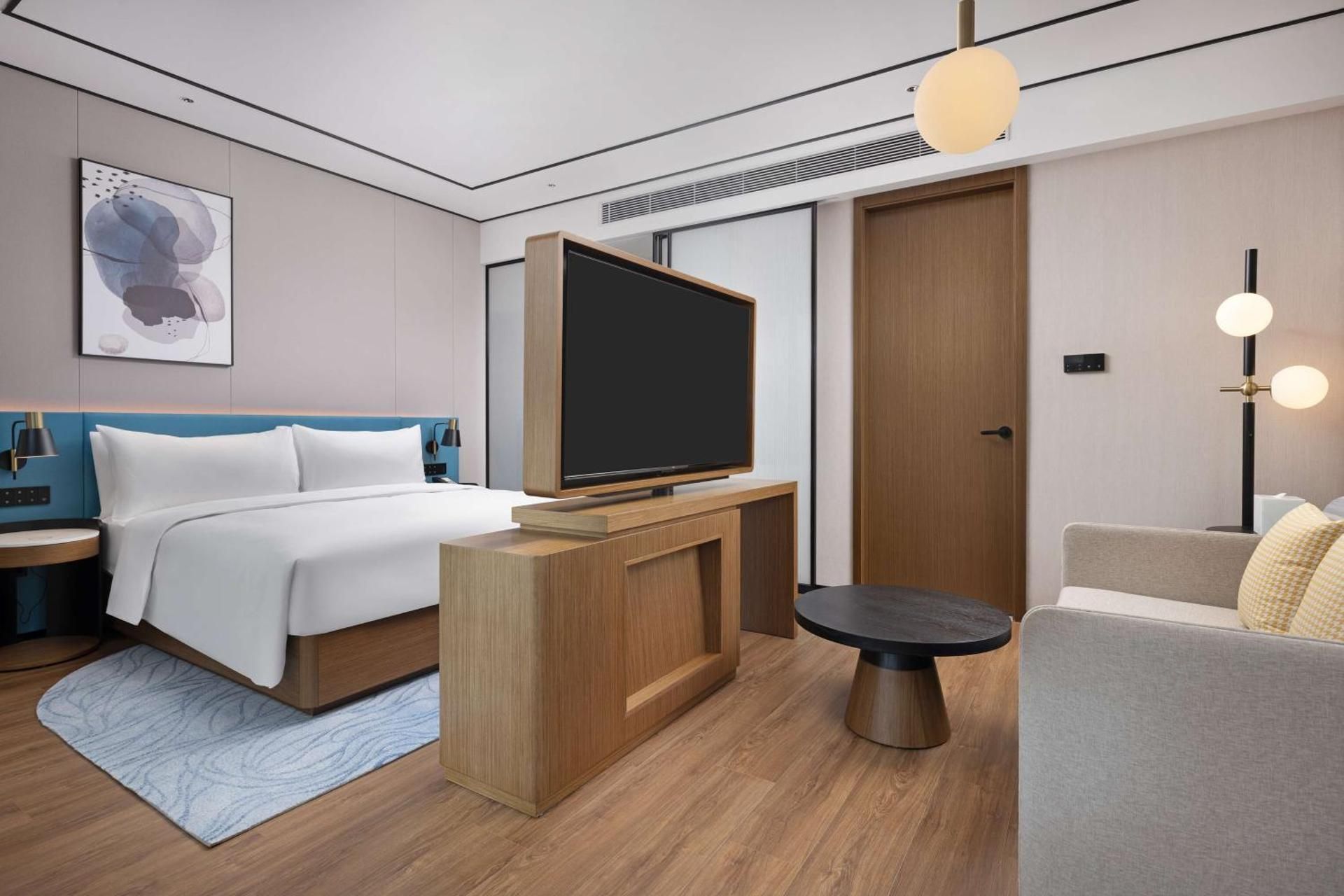 King Guest Room with Sofa Bed - Sea View