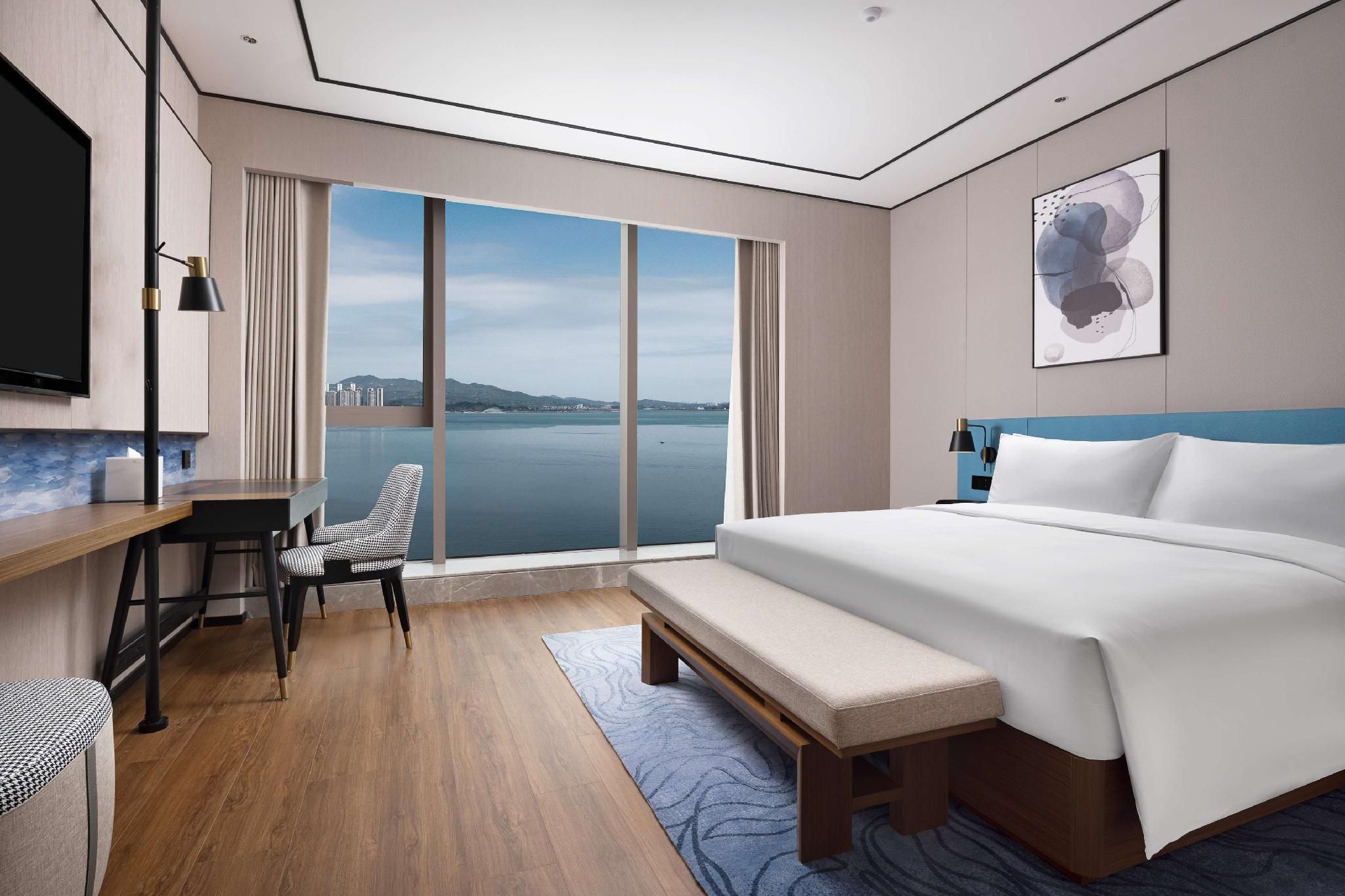 King Deluxe Suite With Seaview