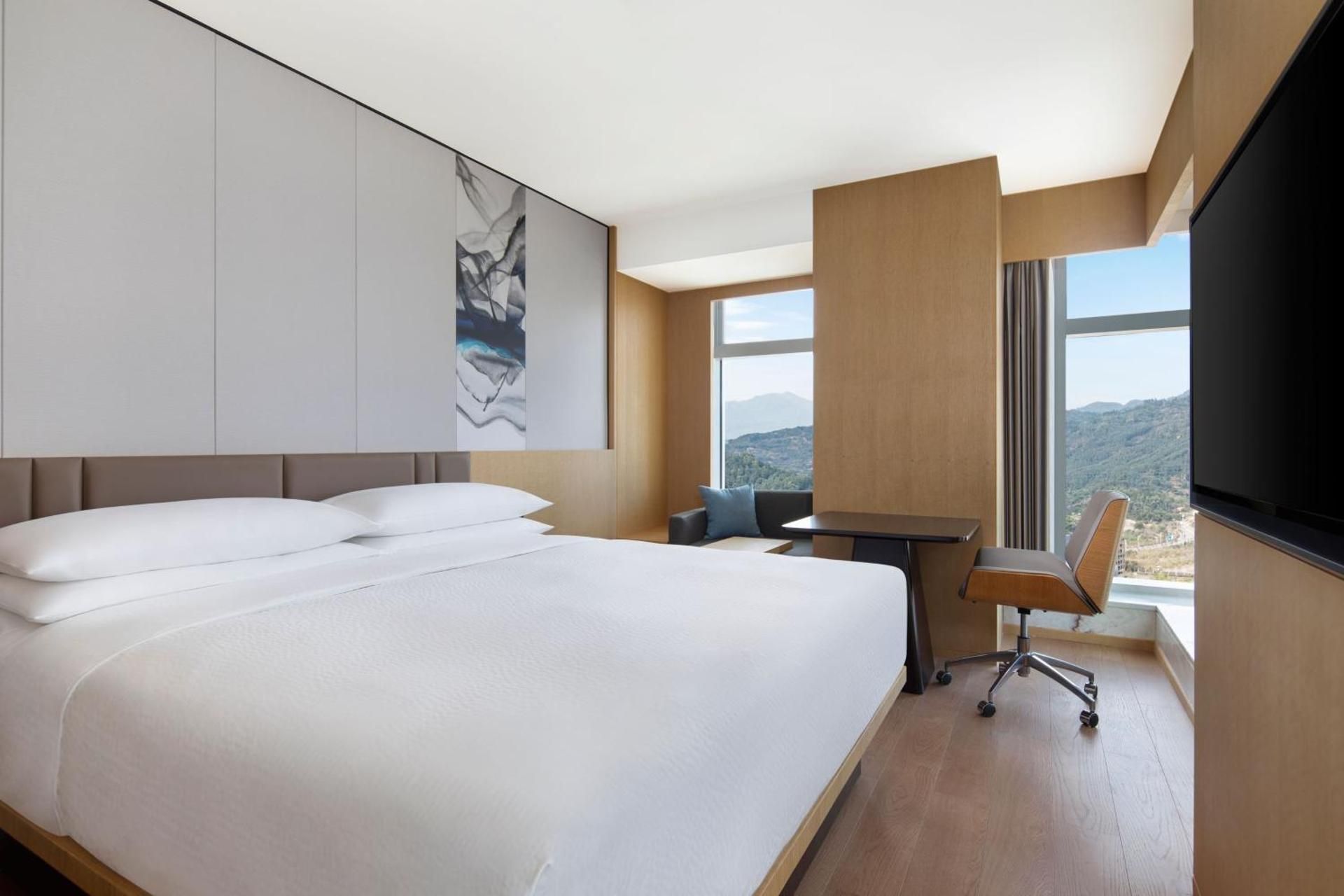 Standard, Guest room, 1 King, City view