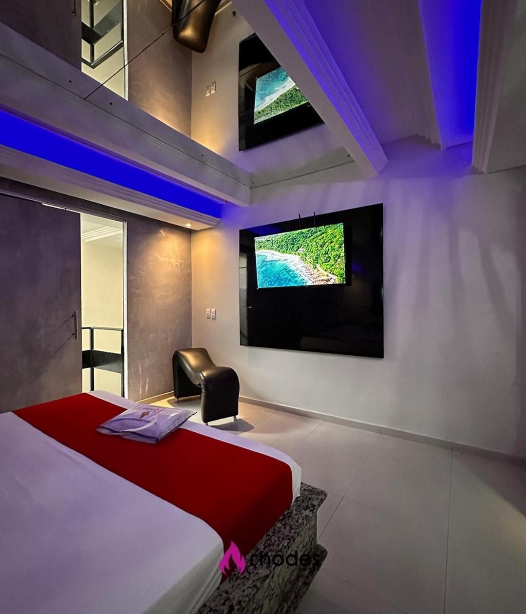 Deluxe Suite with Spa Bath