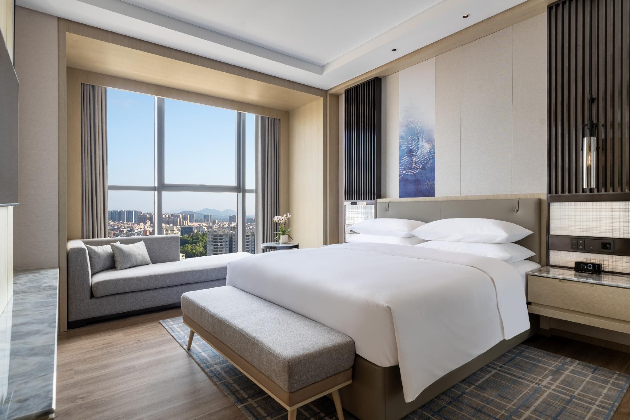 Courtyard Suite, 1 Bedroom Suite, 1 King, City view