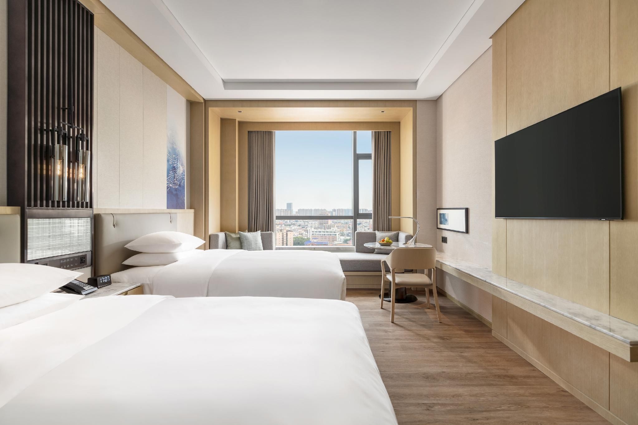 Courtyard Executive, Guest room, 2 Double, City view