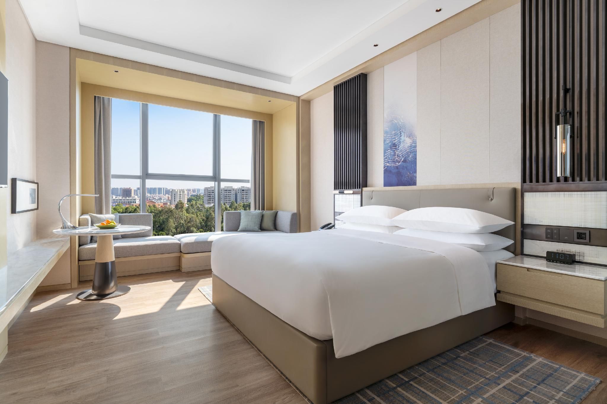 Courtyard Executive, Guest room, 1 King, City View