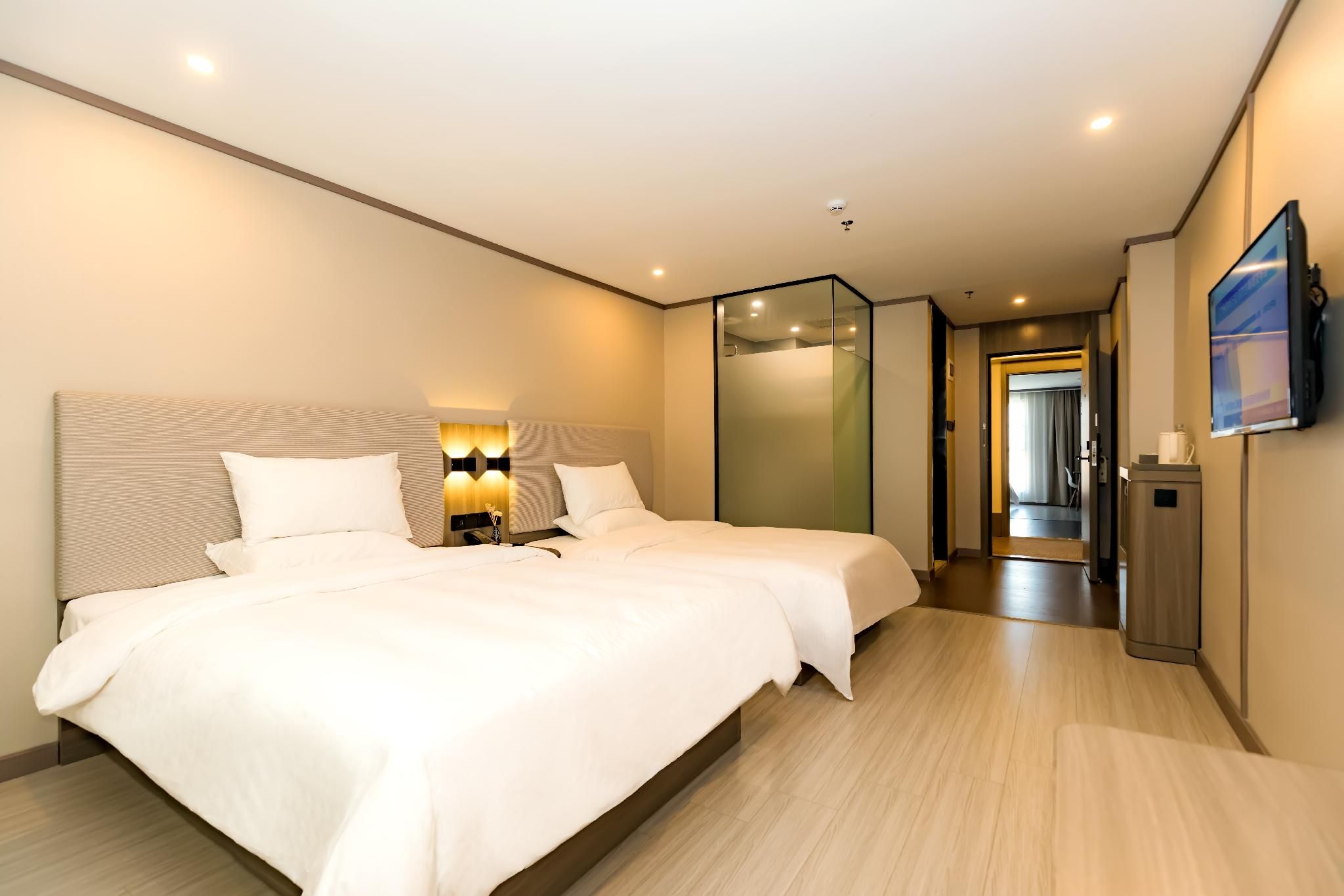 Huazhu - Deluxe Twin Room