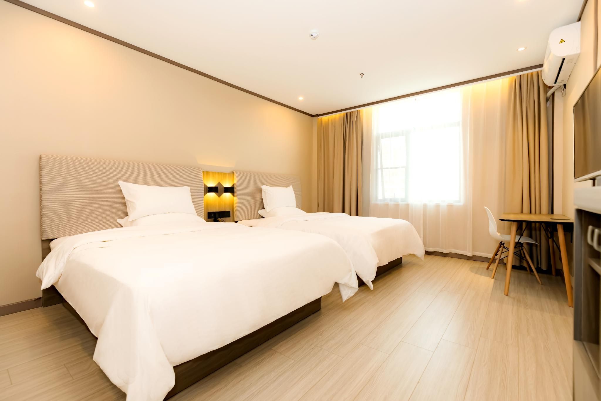 Huazhu - Deluxe Twin Room