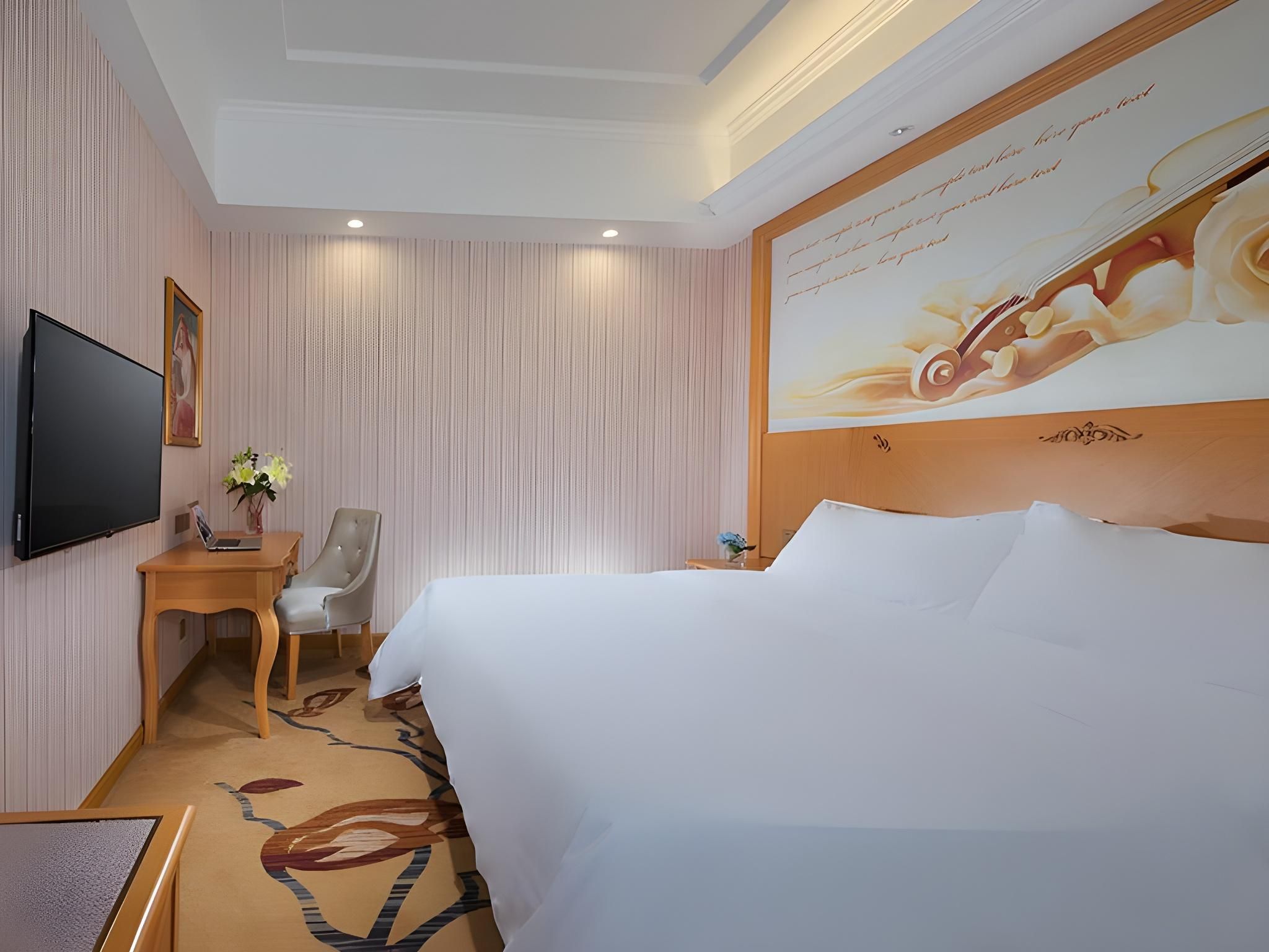 Vienna Hotel Guangdong Shanwei Luhe Vienna - Cinema Bed Room