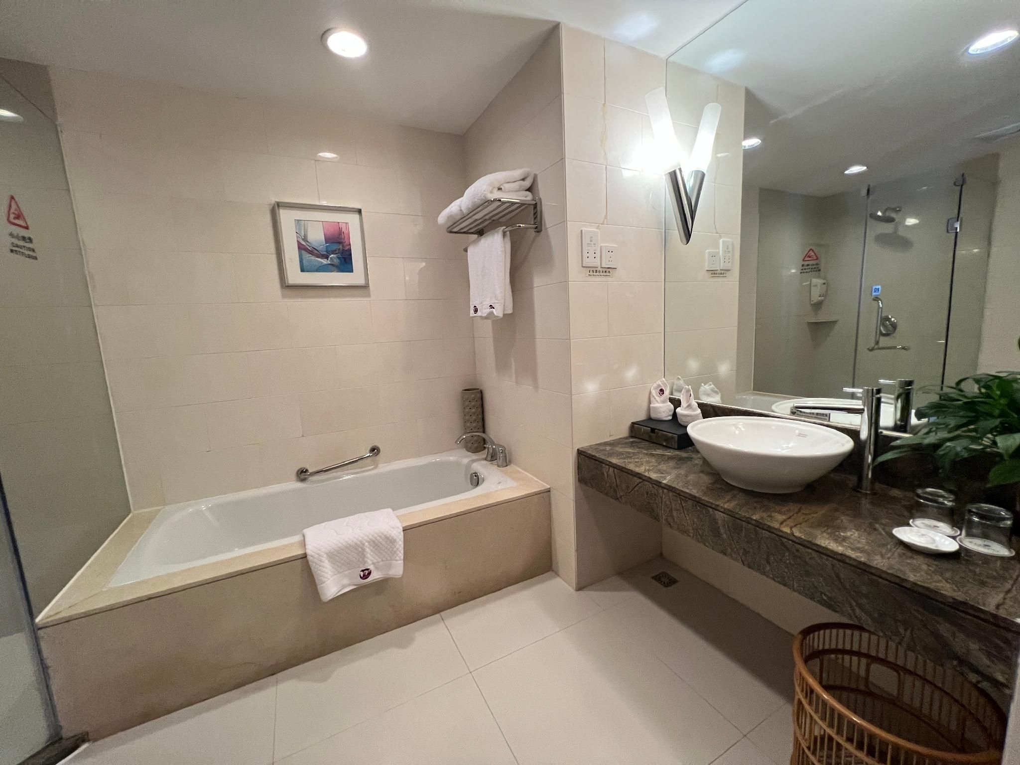 Wenchang Waika Hotel Superior Guest Room, Guest room, 1 King 3