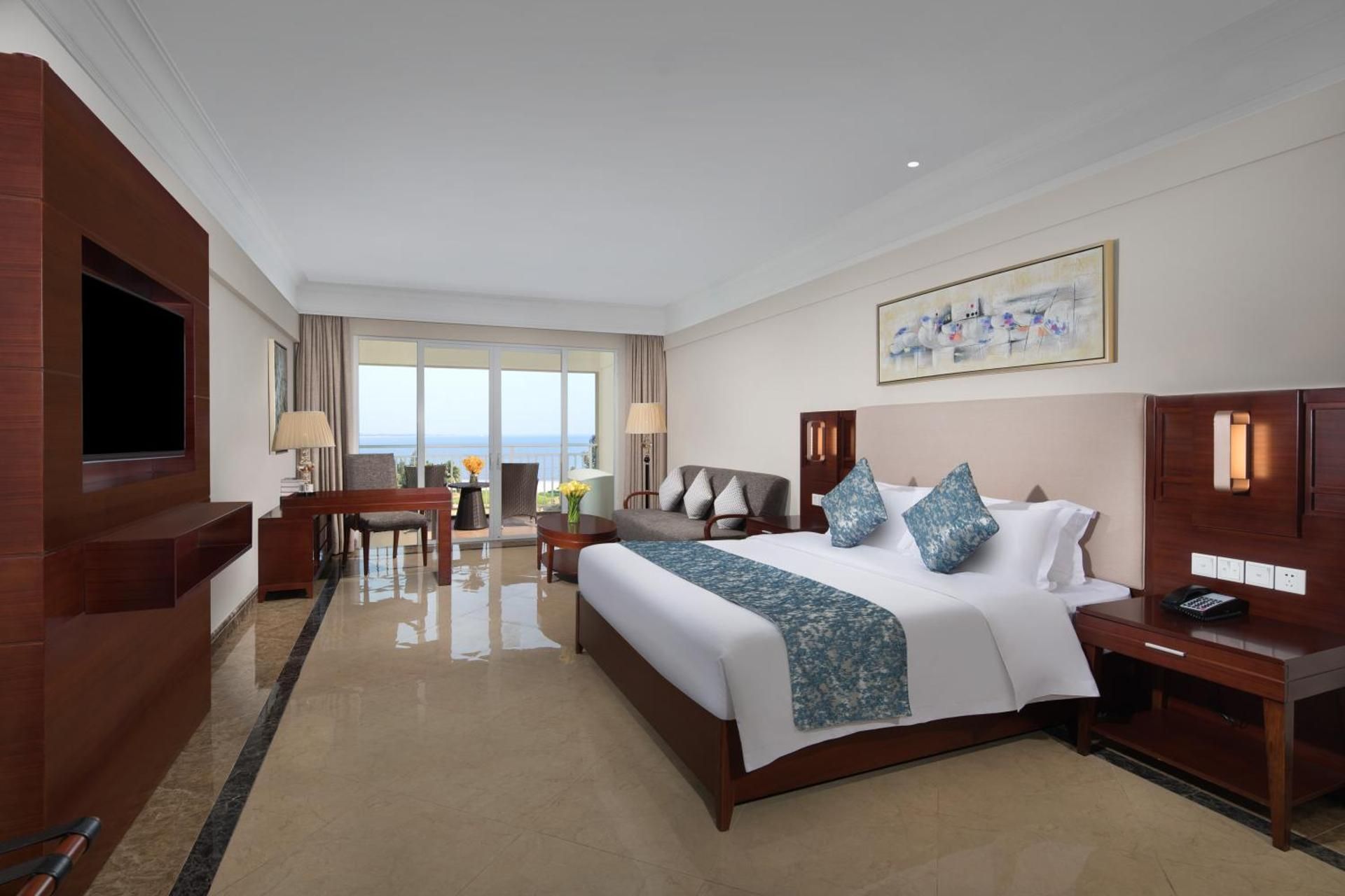 Wyndham Garden Wenchang Nanguo Premier King Room with Ocean View - Poolside 2