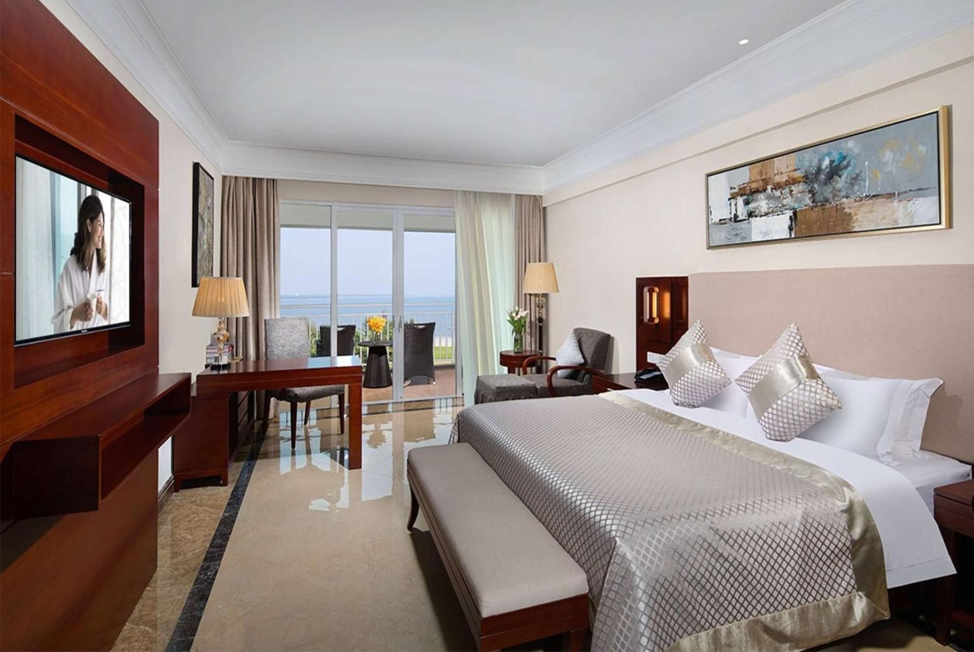 Wyndham Garden Wenchang Nanguo Premier King Room with Ocean View - Poolside