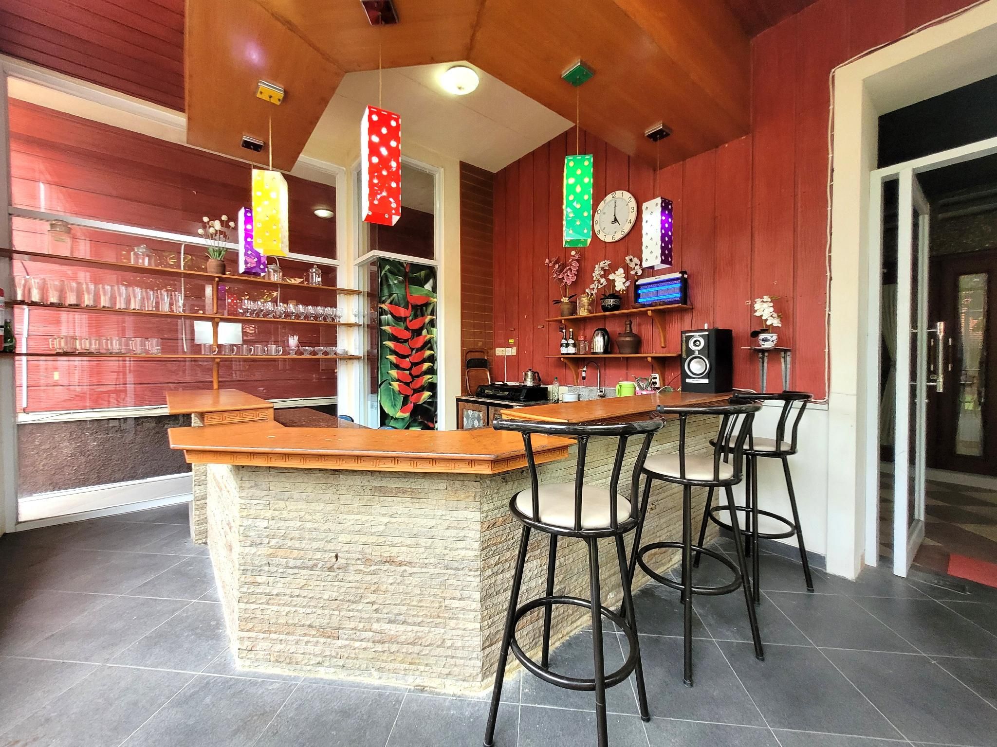 bar