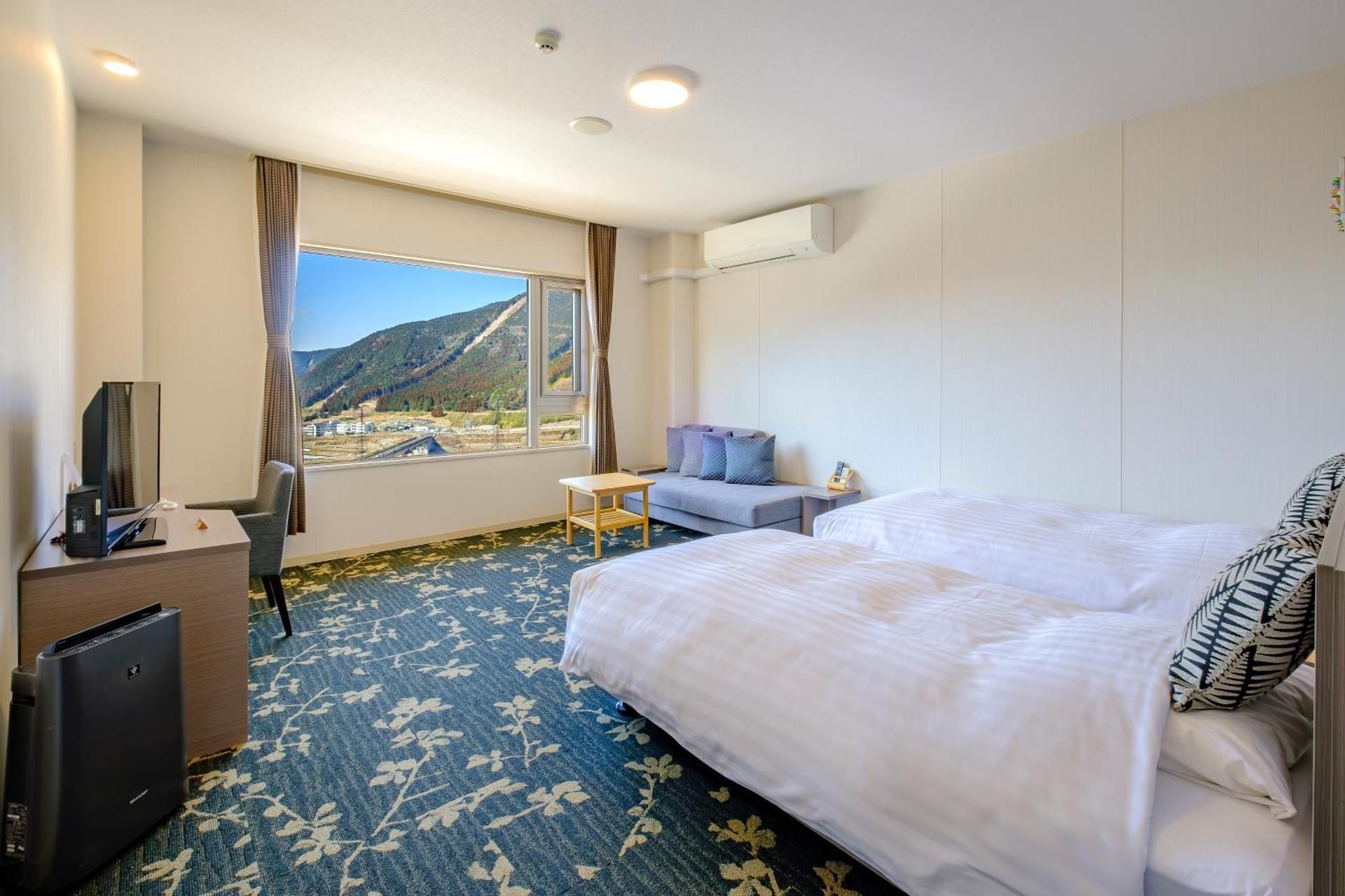 Twin Room with Mountain View