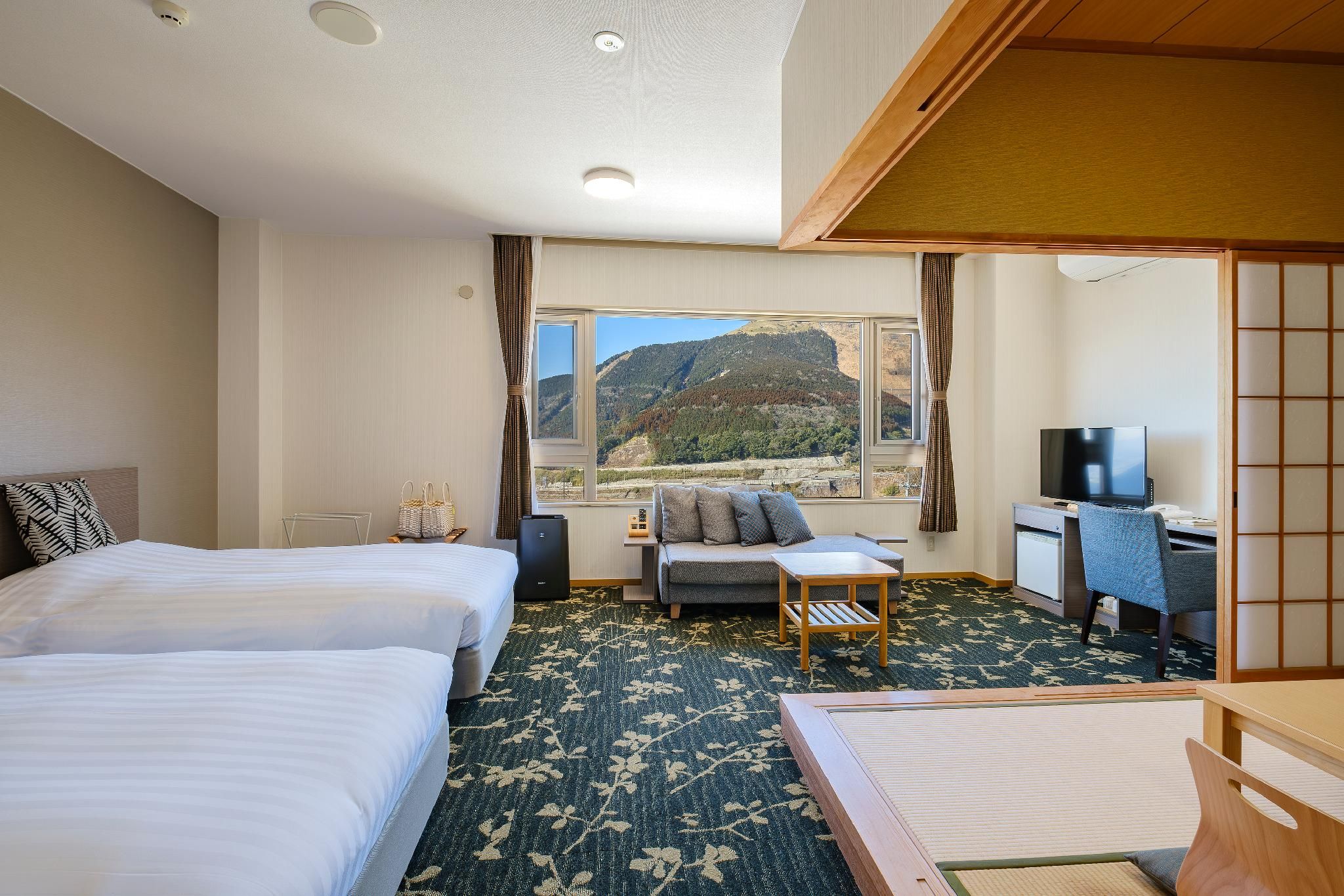 Japanese Western Style Room for 5 People