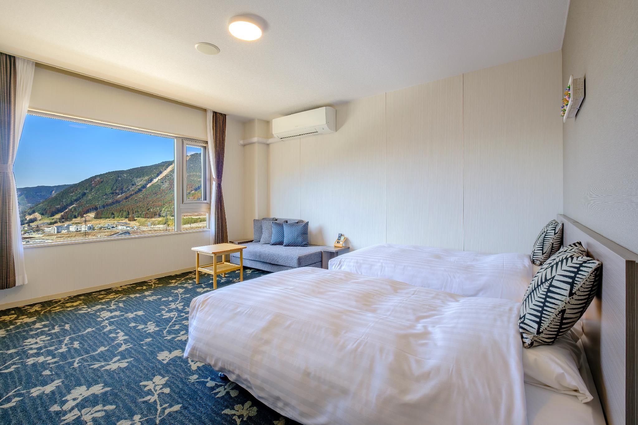 Twin Room B