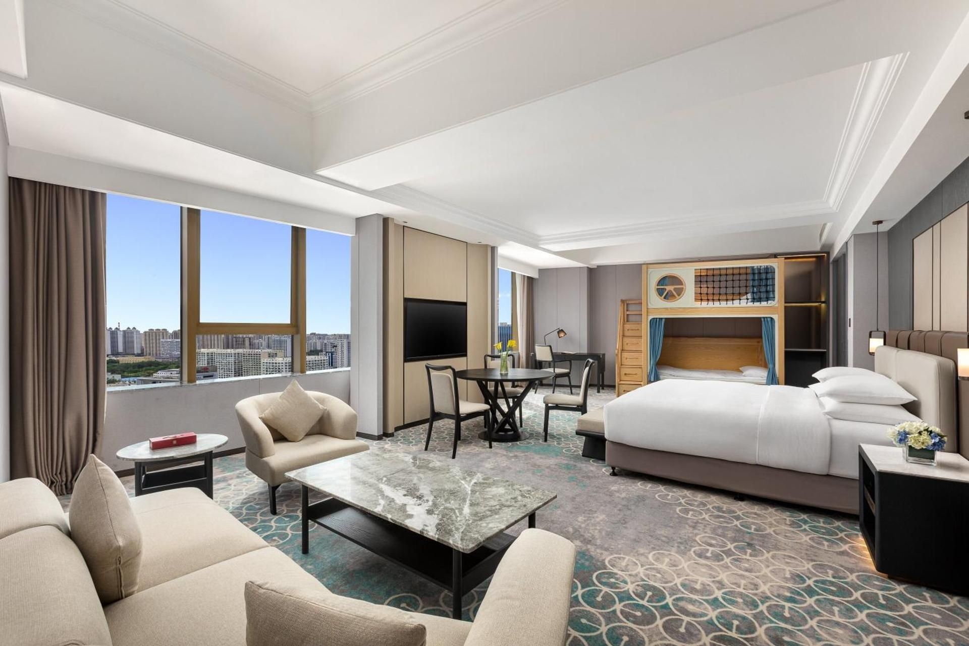 1 King 1 Bunk Suite Kids Theme