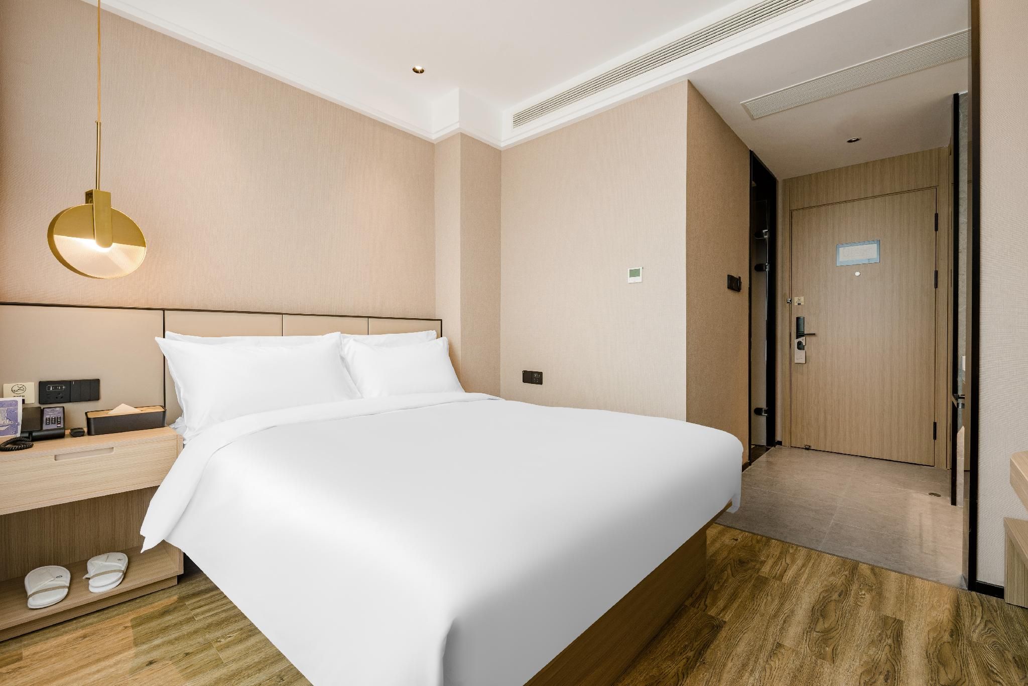 Huazhu - Room With Bed